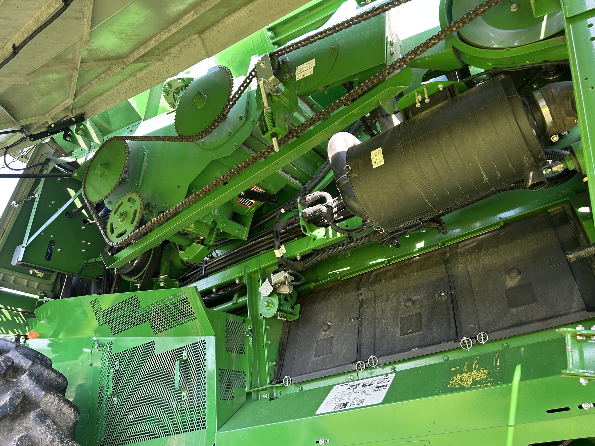  2022 John Deere S760 at Heritage Tractor in Lacon, IL