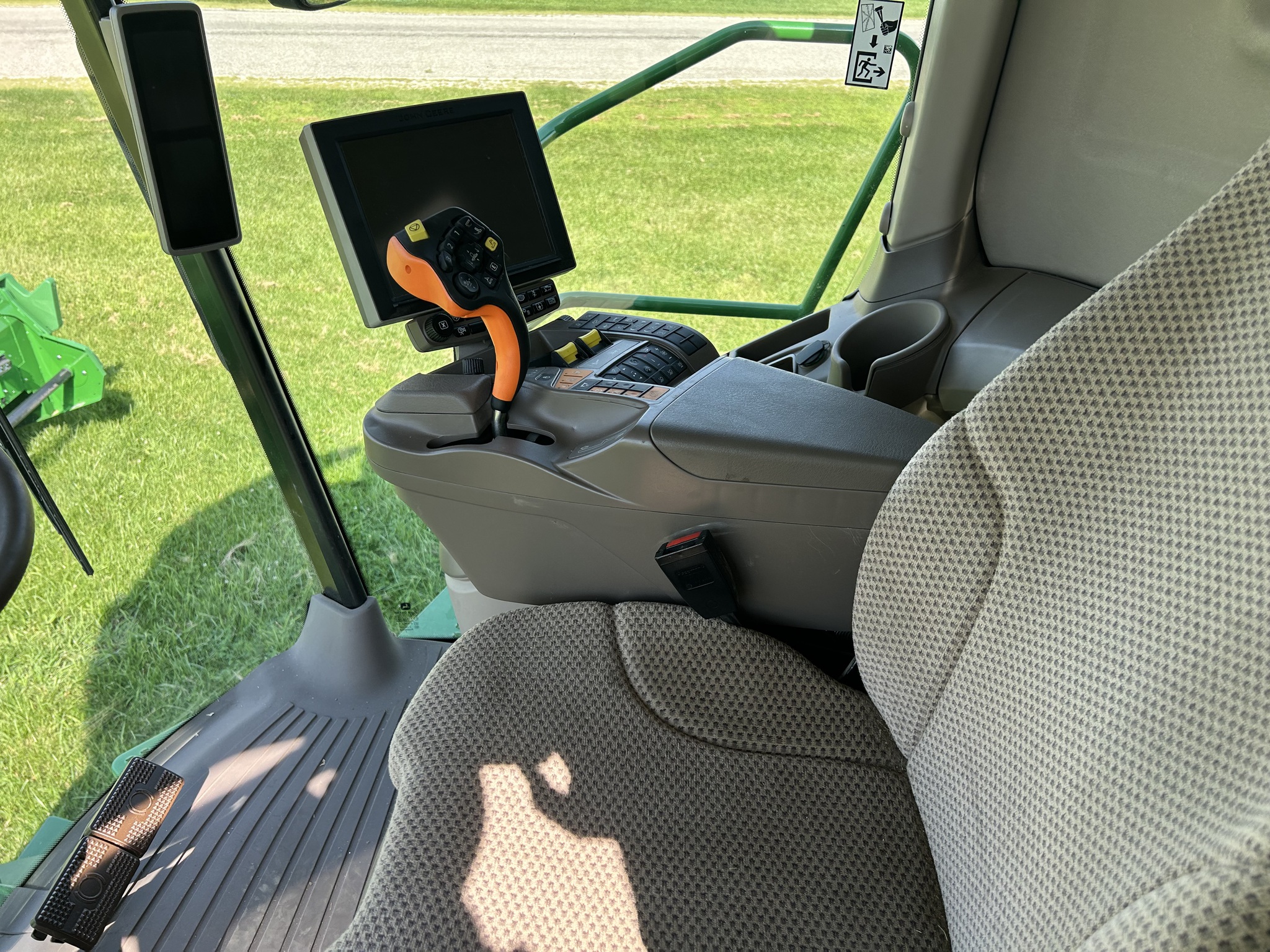  2022 John Deere S760 at Heritage Tractor in Lacon, IL