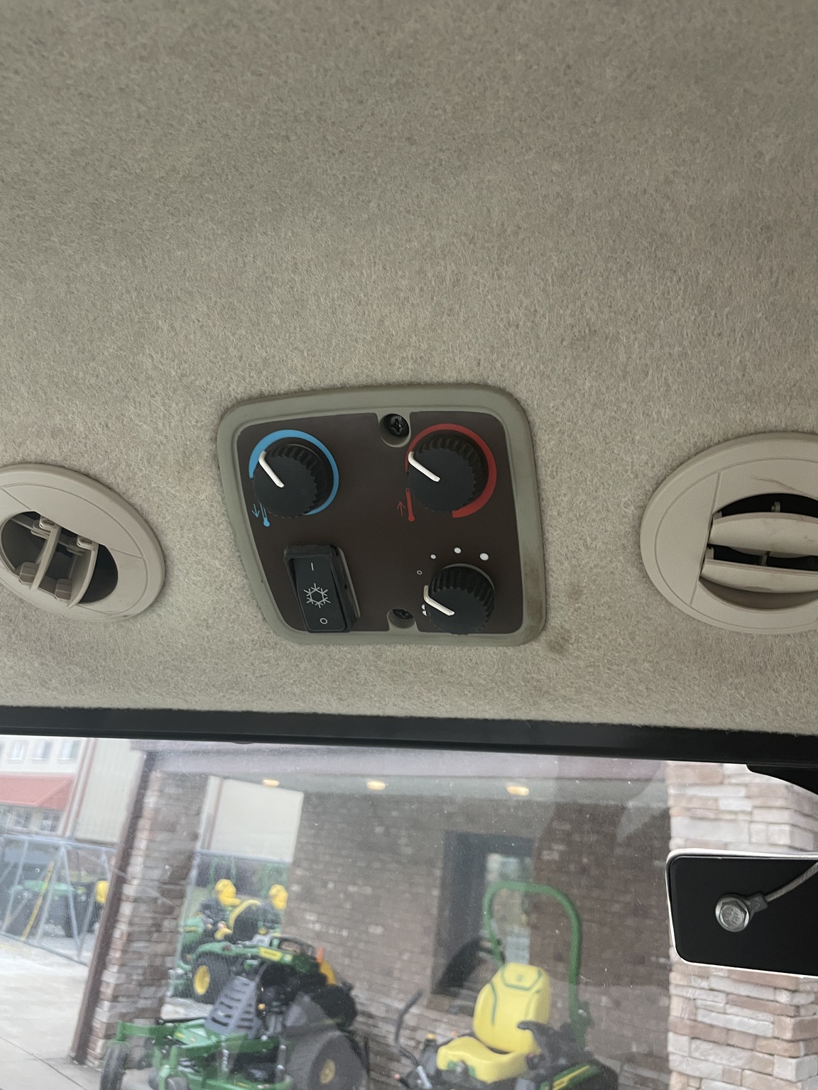 2017 John Deere 4044R Image 7