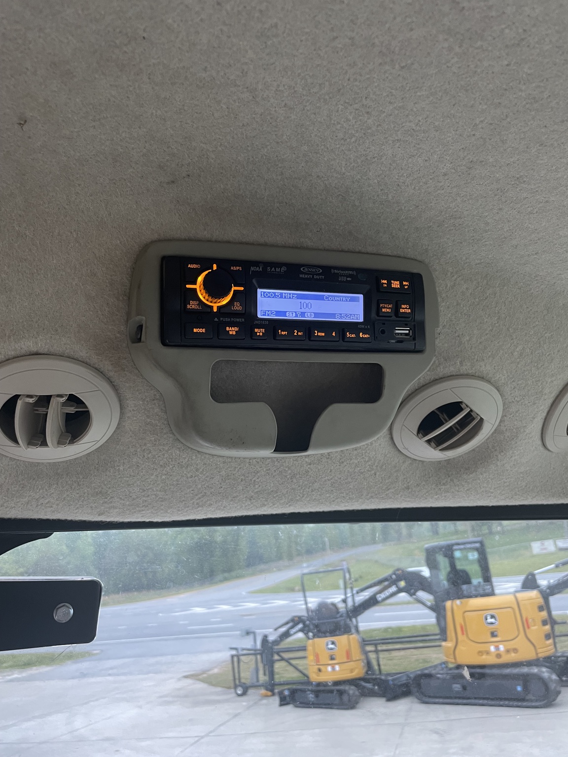 2017 John Deere 4044R Image 8