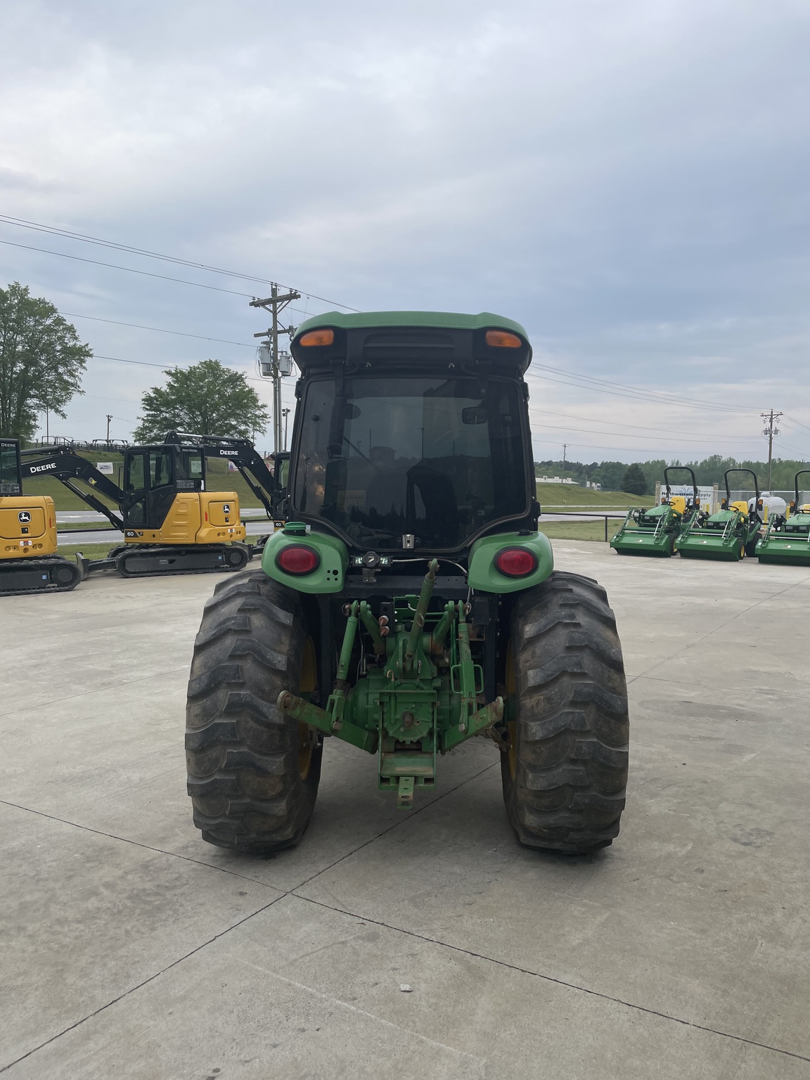 2017 John Deere 4044R Image 4