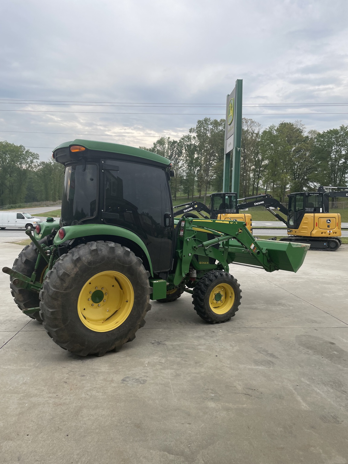 2017 John Deere 4044R Image 3