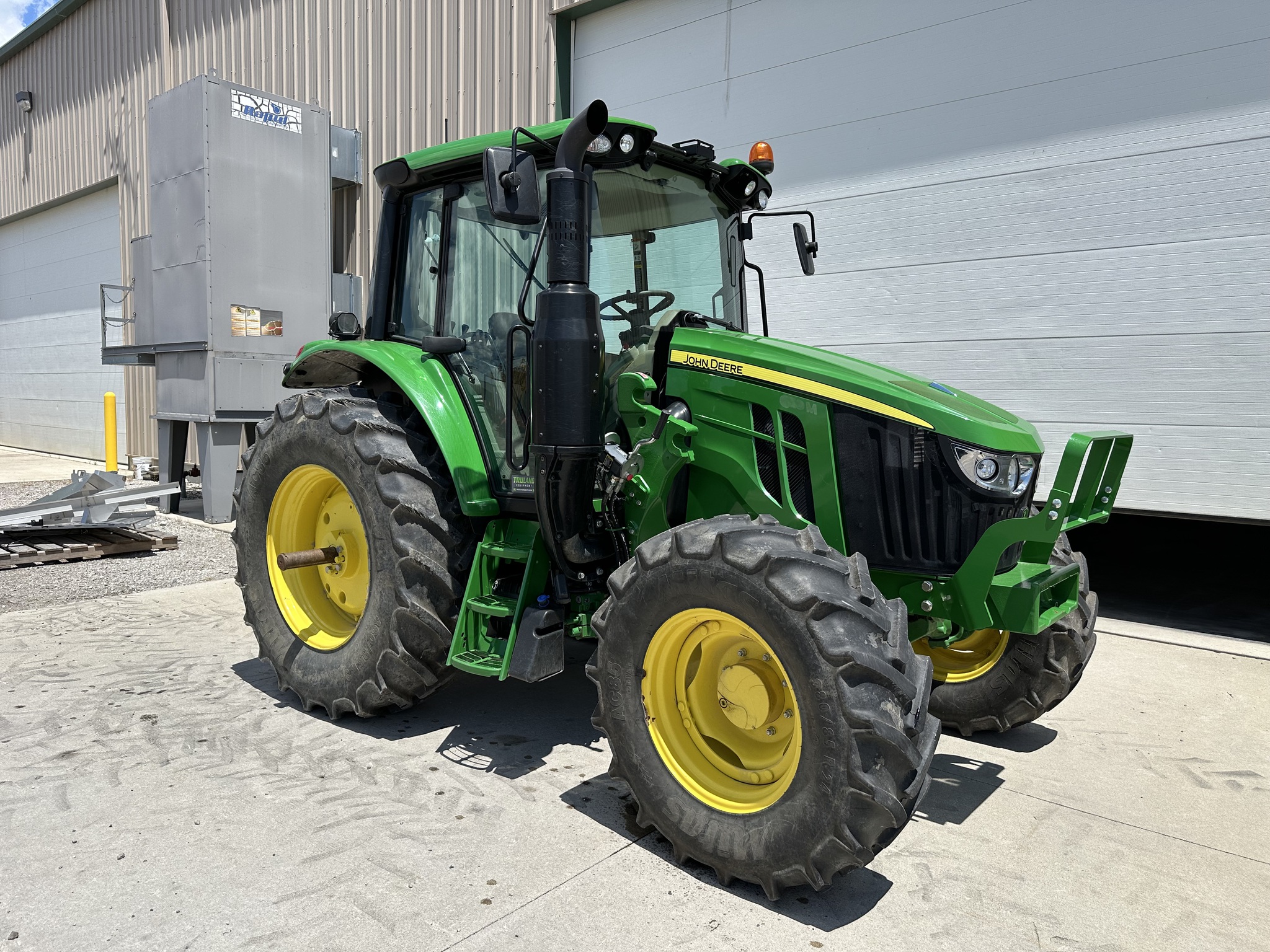 2022 John Deere 6110M Image 7