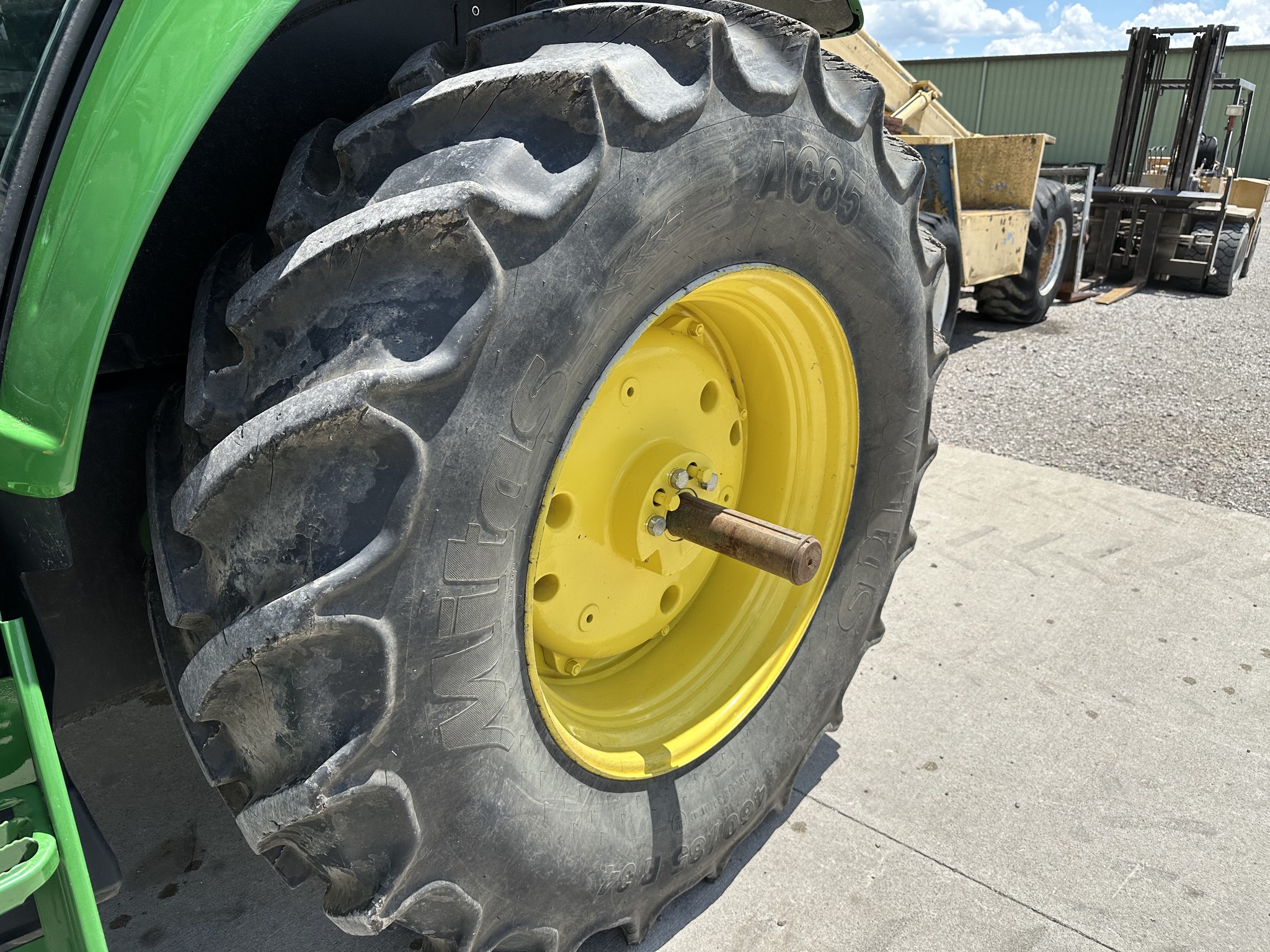 2022 John Deere 6110M Image 14