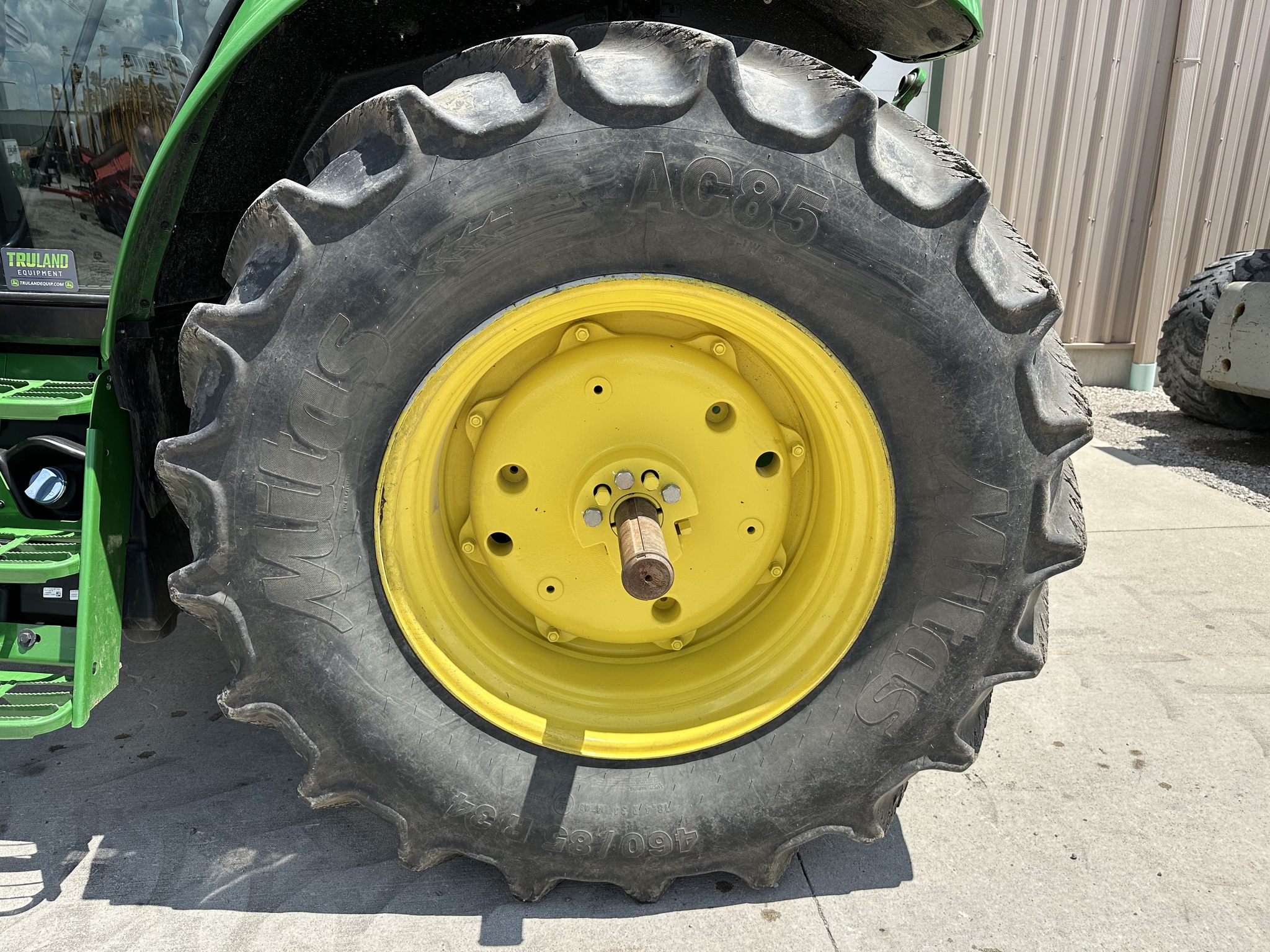 2022 John Deere 6110M Image 13