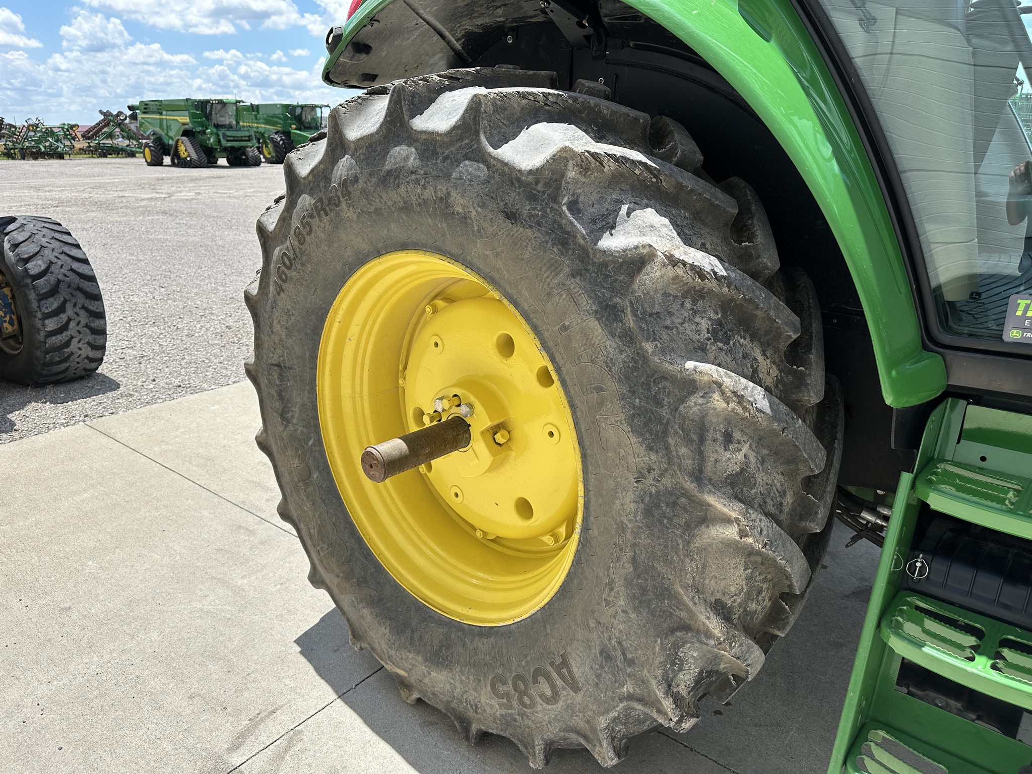 2022 John Deere 6110M Image 10