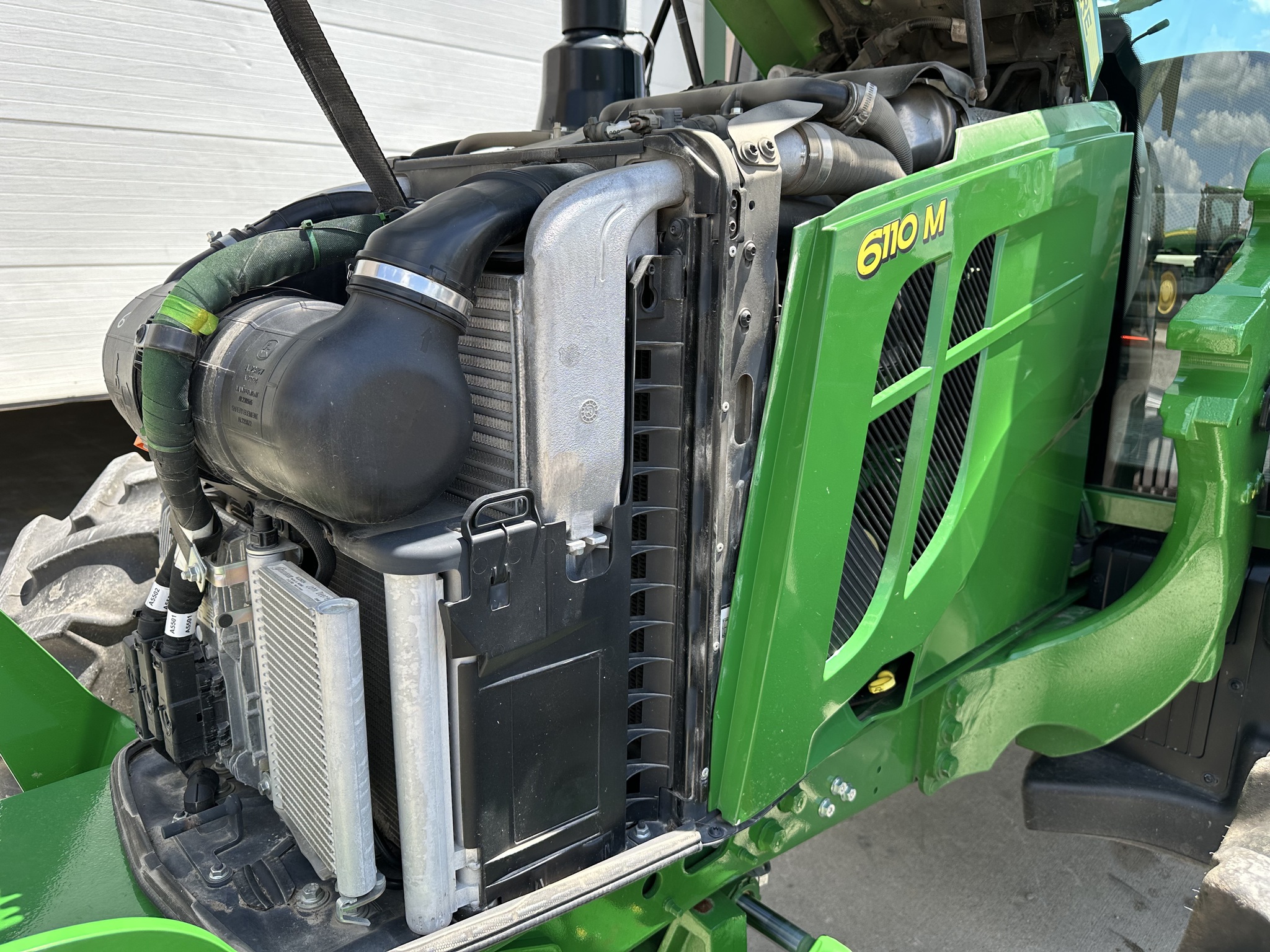 2022 John Deere 6110M Image 19