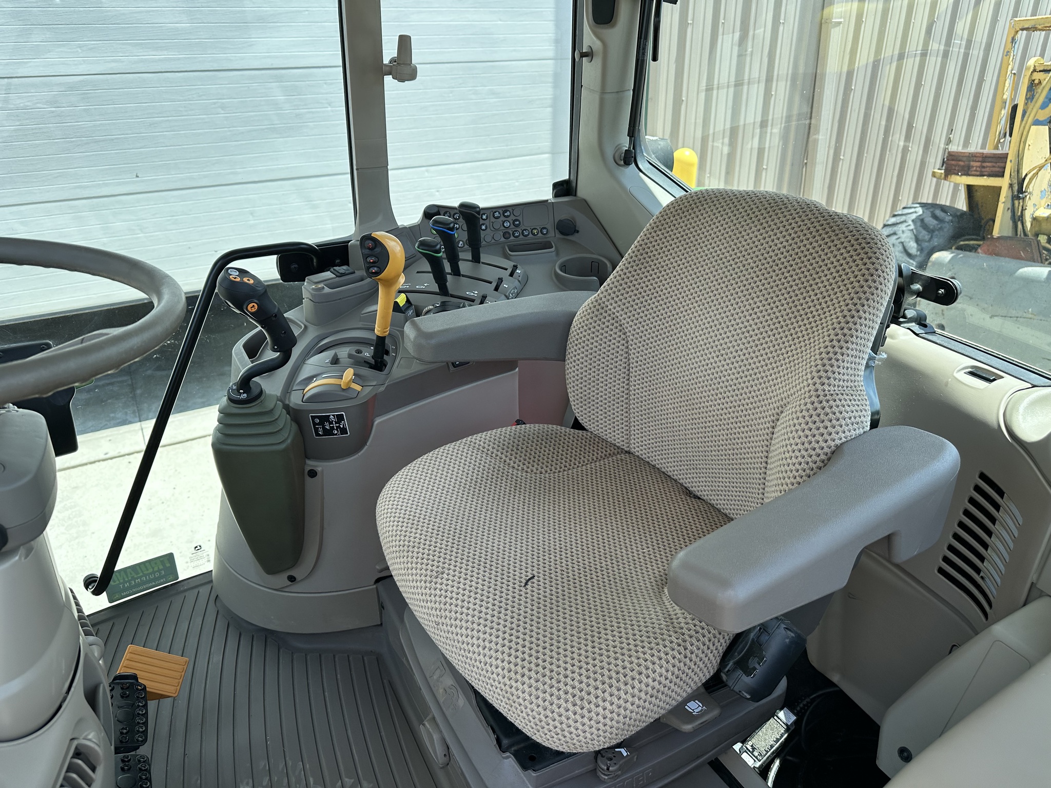 2022 John Deere 6110M Image 22