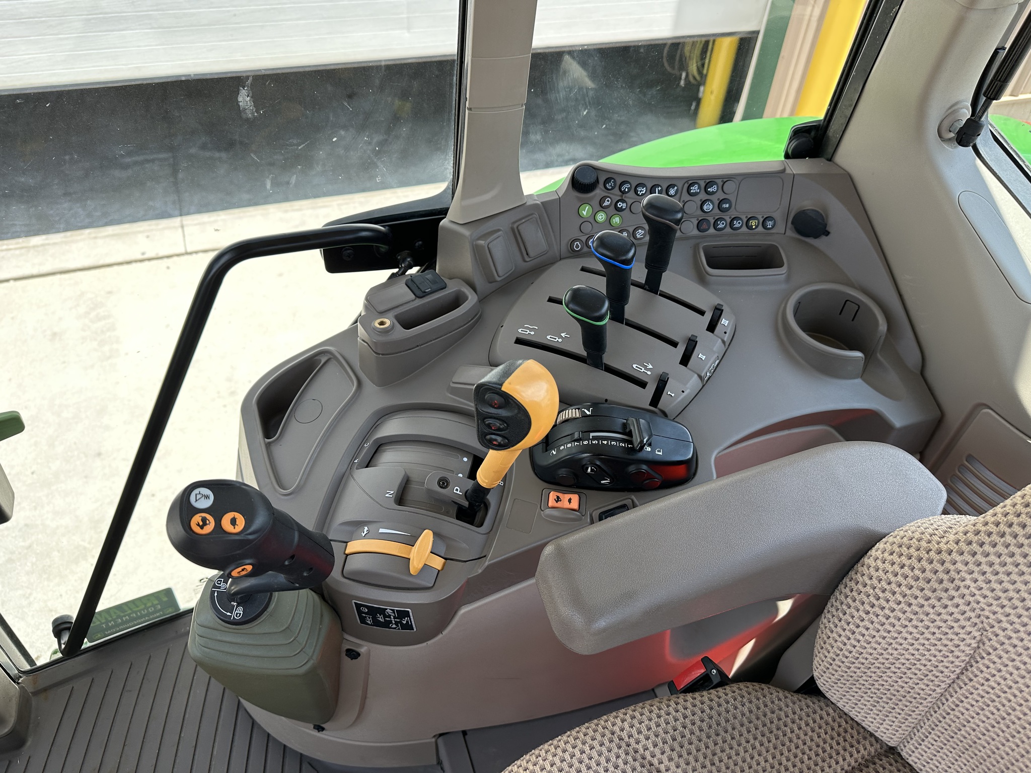 2022 John Deere 6110M Image 21