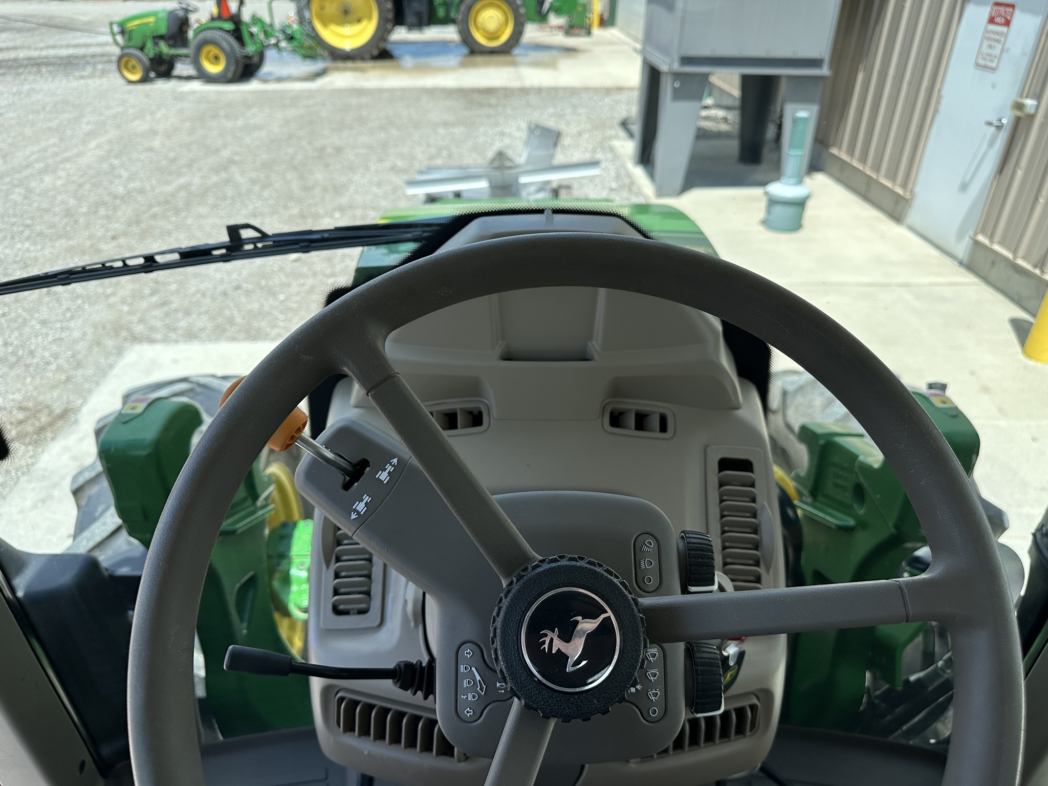 2022 John Deere 6110M Image 20