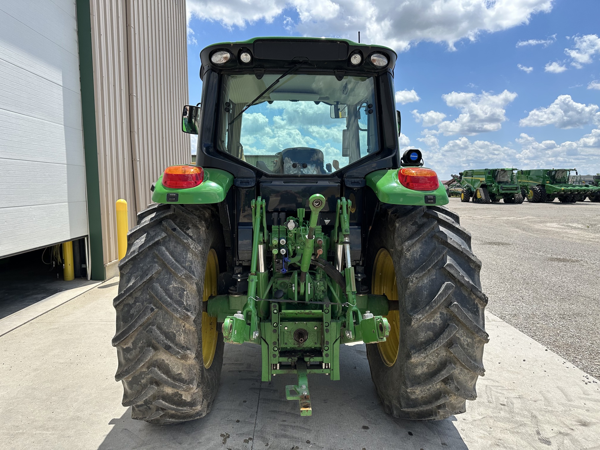 2022 John Deere 6110M Image 4