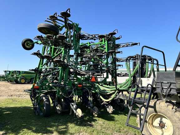 Used 2012 John Deere 1870 Air Drills and Seeders at Horizon Ag & Turf in Westlock, AB - Photo4
