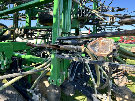 Used 2012 John Deere 1870 Air Drills and Seeders at Horizon Ag & Turf in Westlock, AB - Photo9