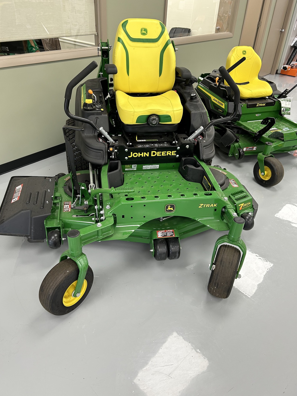 2024 John Deere Z950M 60 MOD Image 1