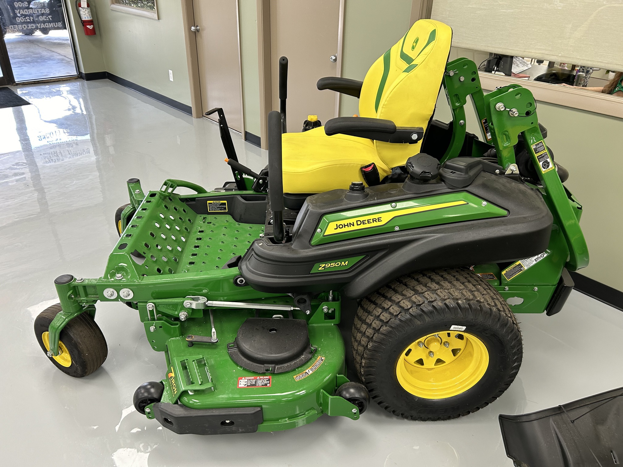 2024 John Deere Z950M 60 MOD Image 4