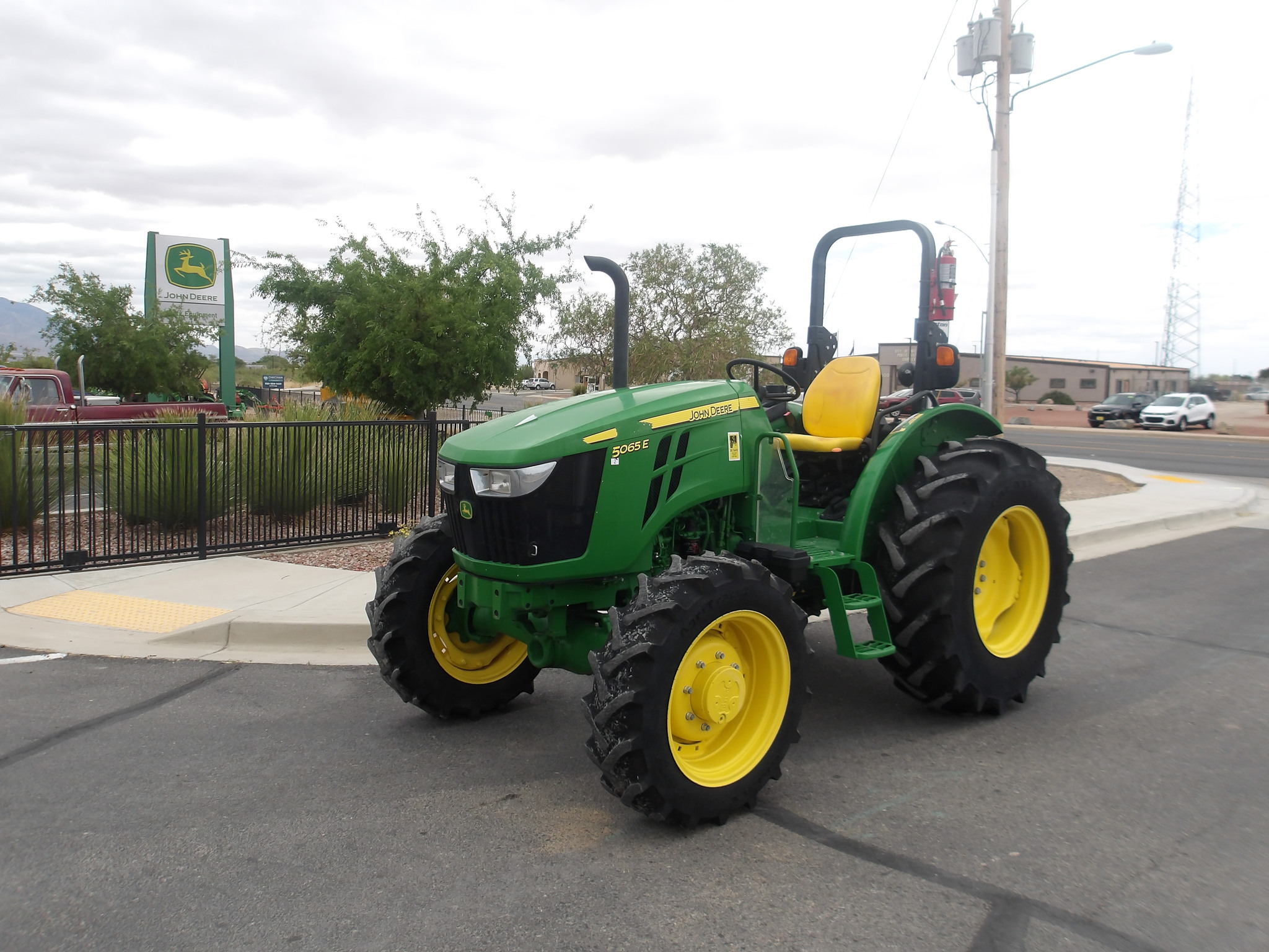 2022 John Deere 5065E Image 1