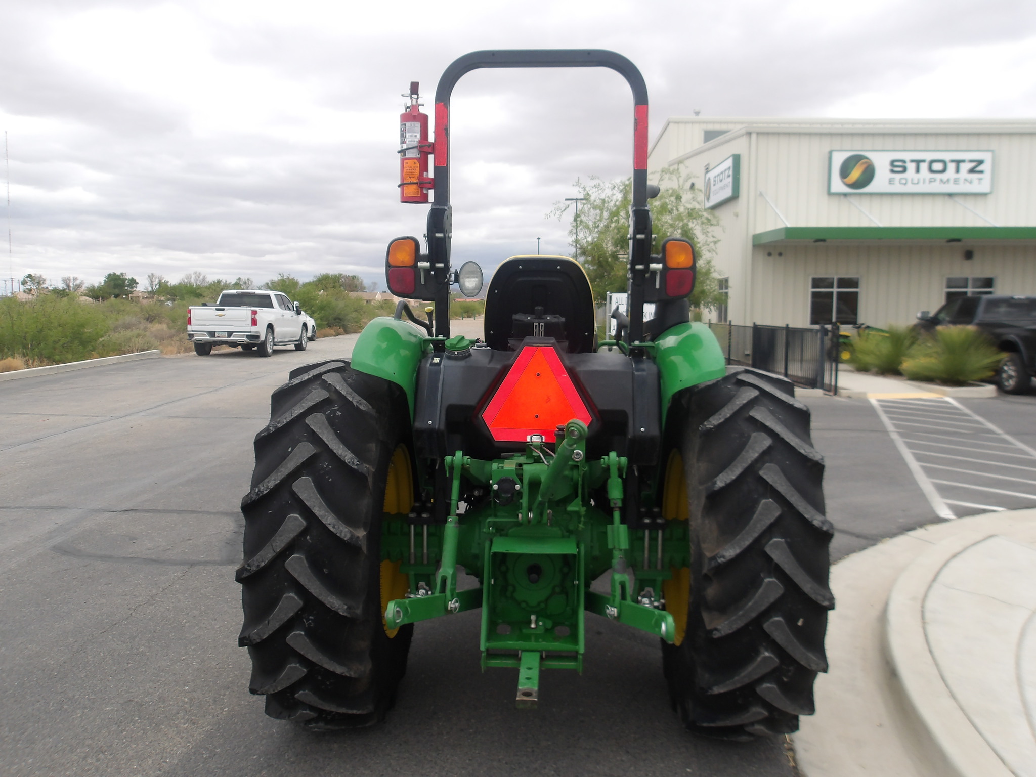 2022 John Deere 5065E Image 9