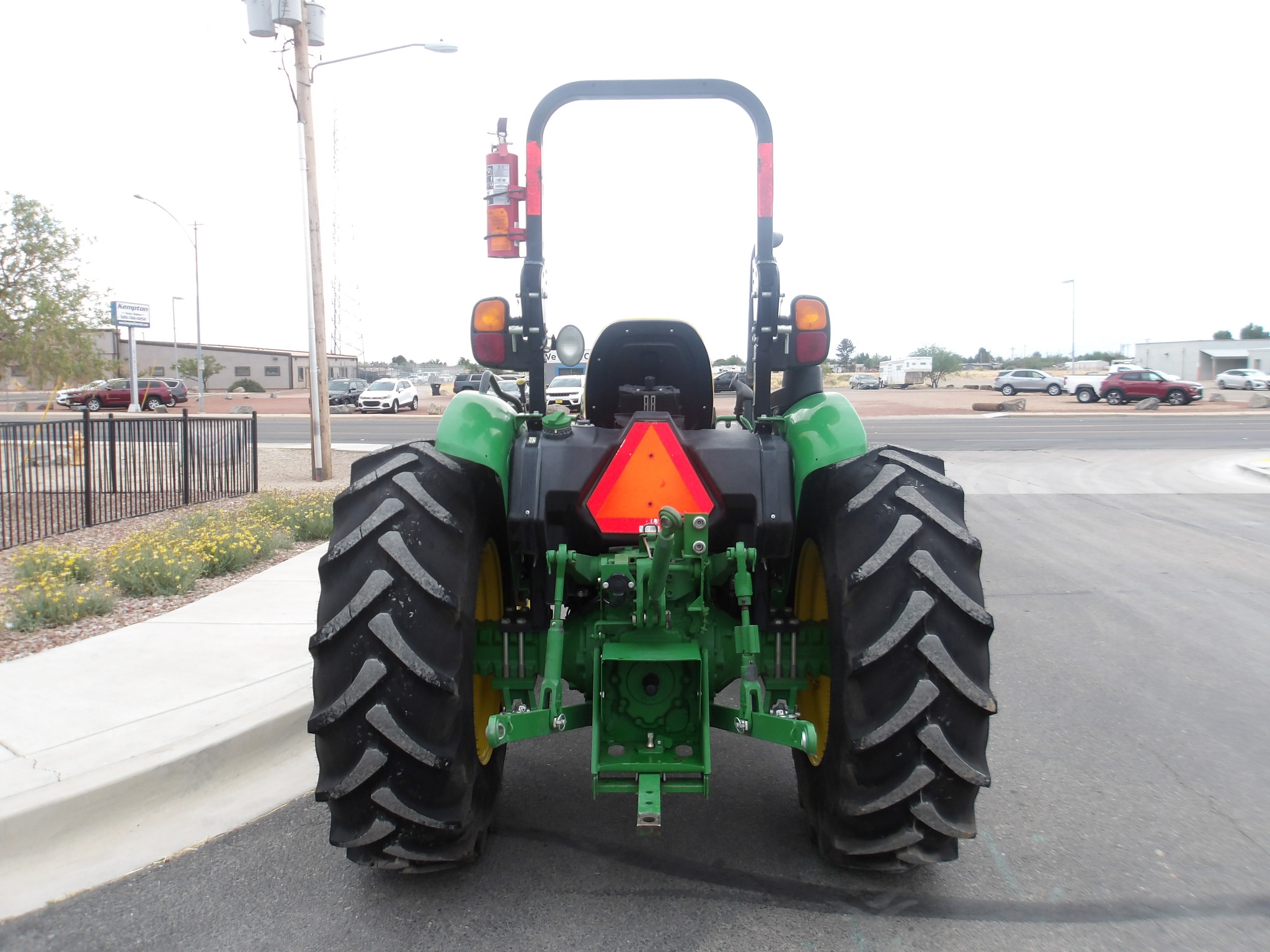 2022 John Deere 5065E Image 8