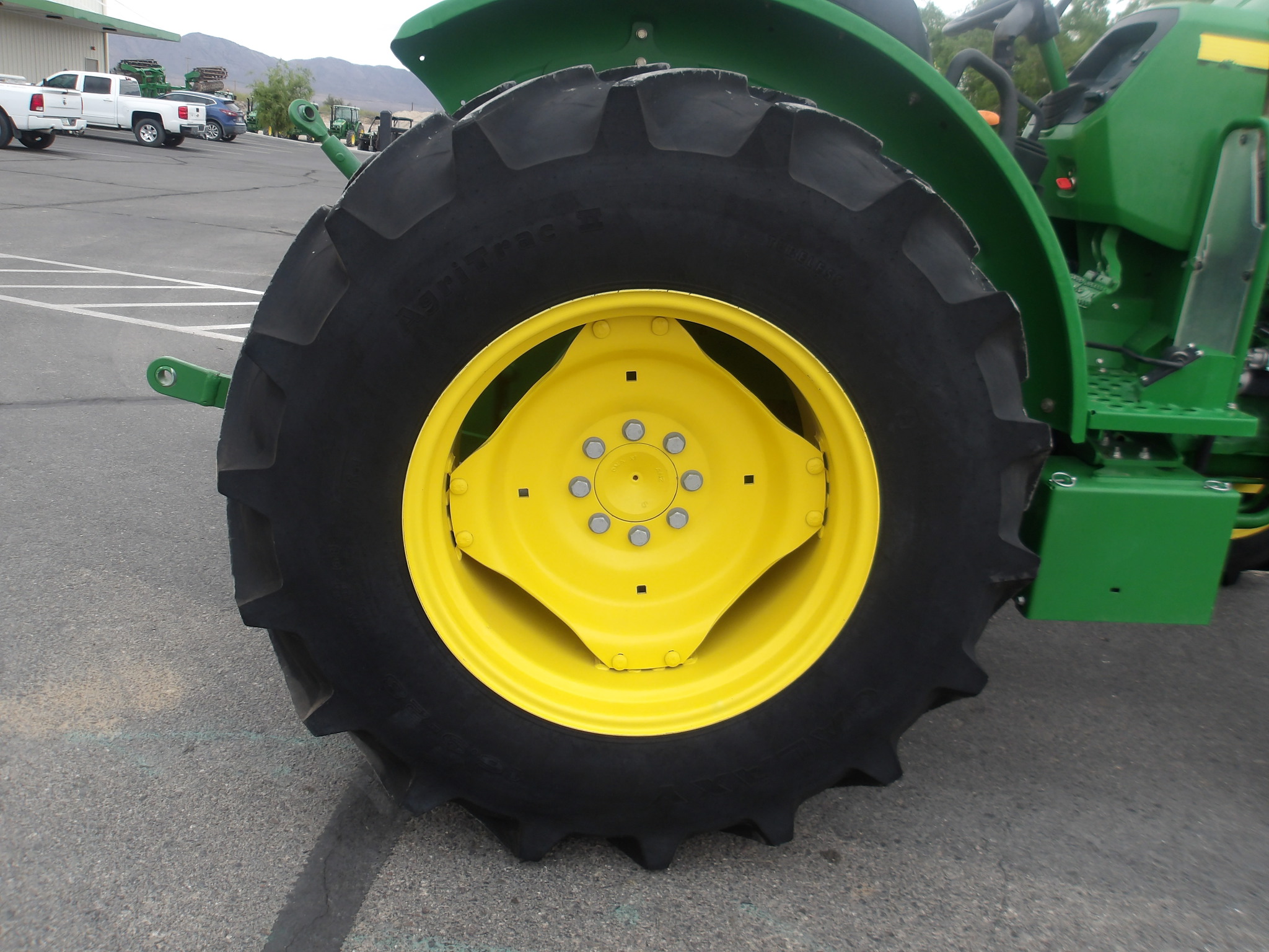 2022 John Deere 5065E Image 11