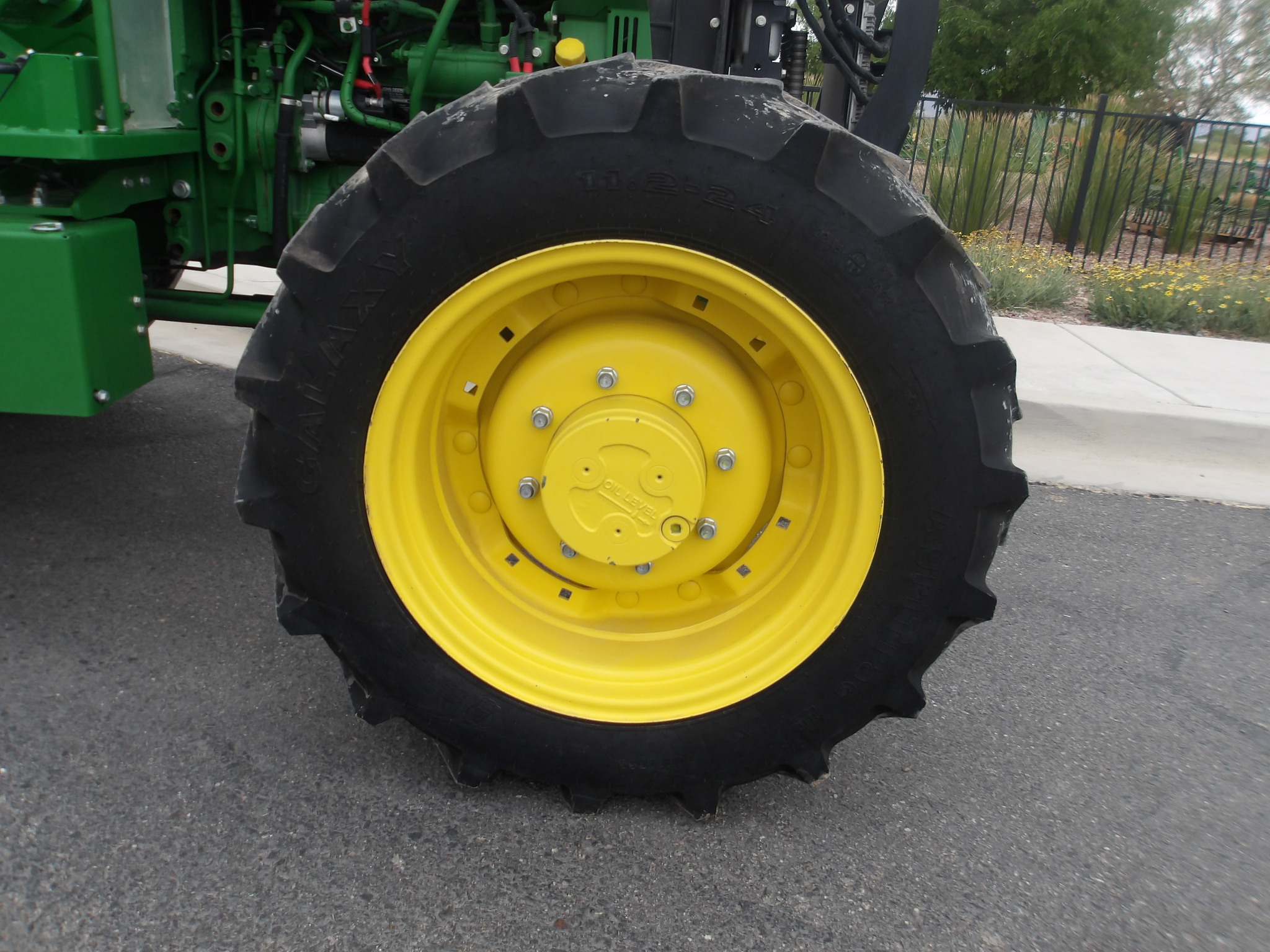2022 John Deere 5065E Image 13