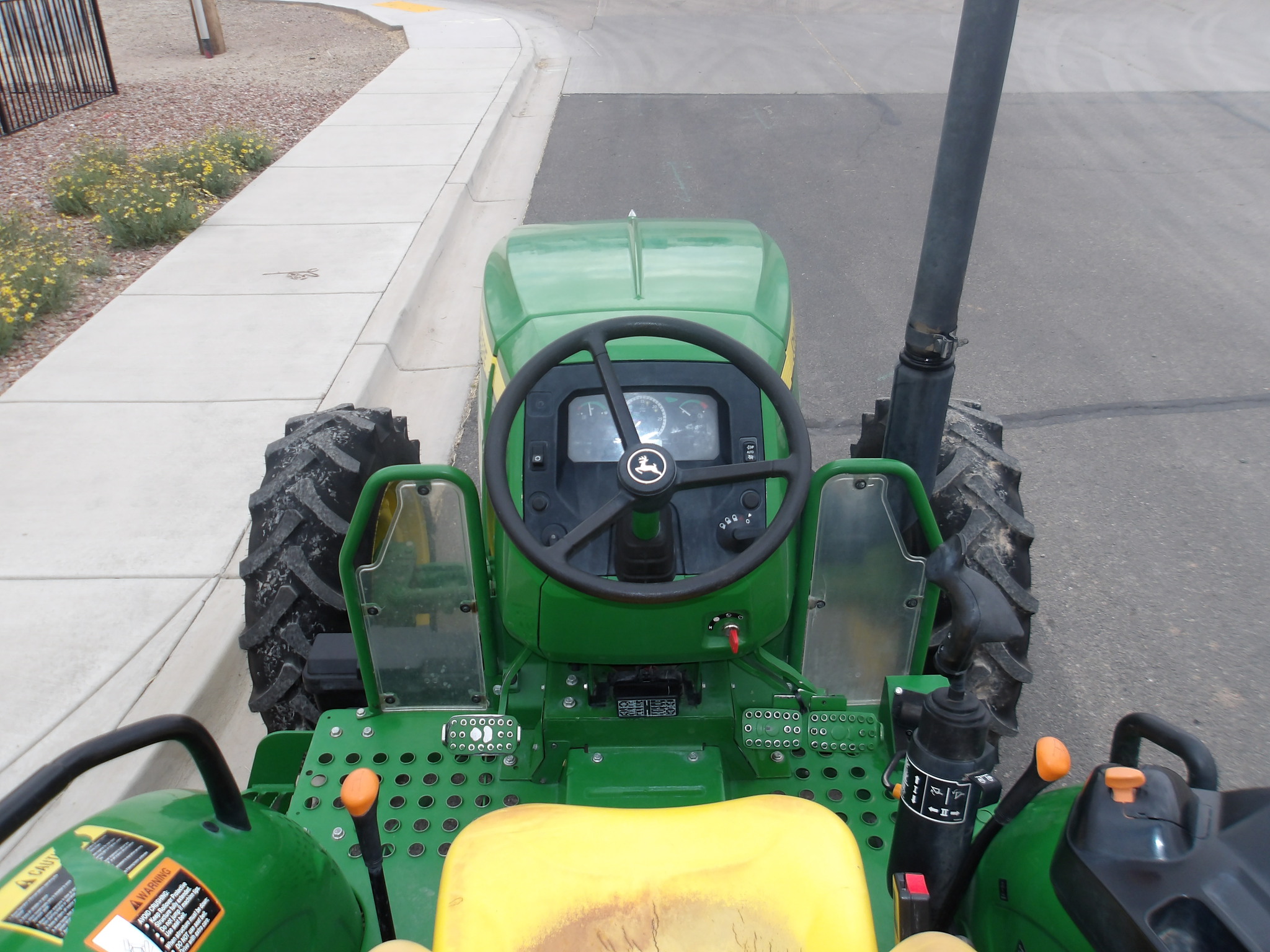 2022 John Deere 5065E Image 21