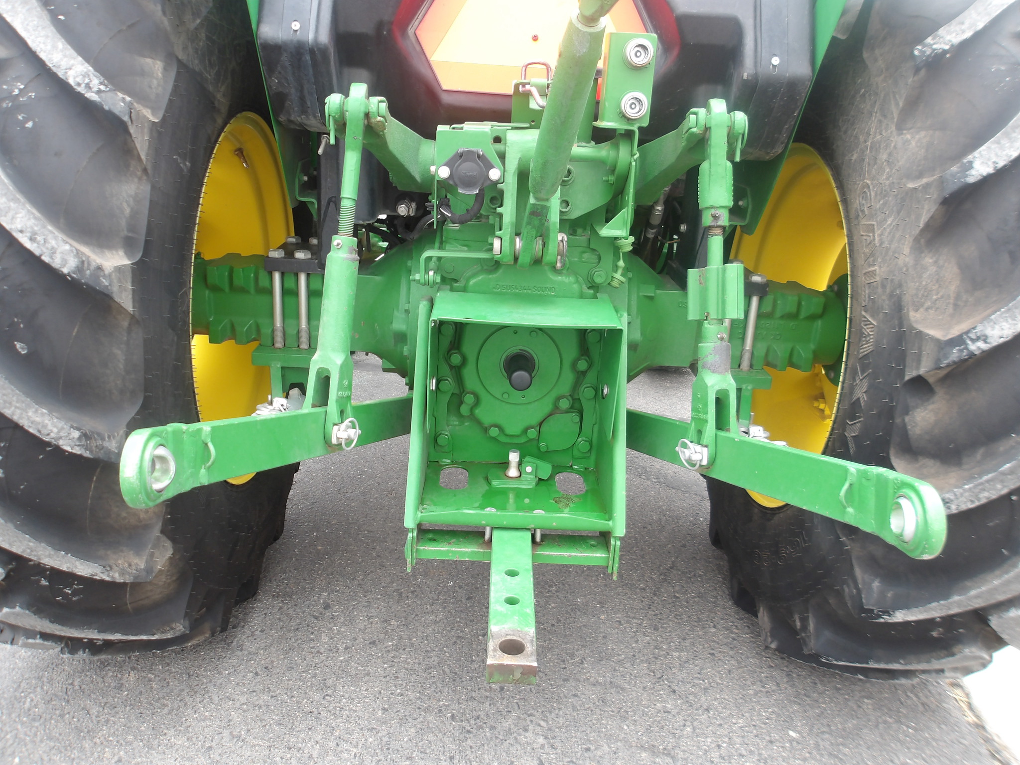2022 John Deere 5065E Image 31