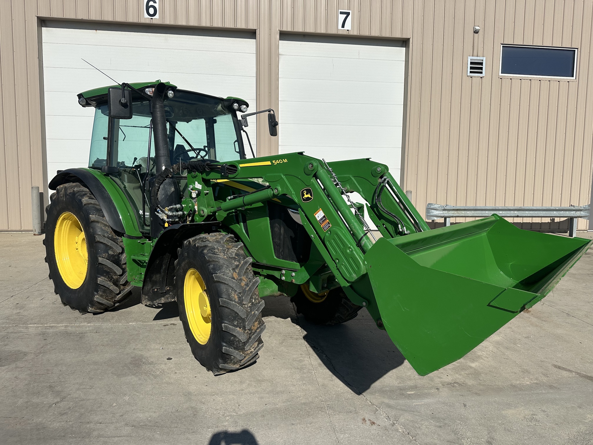 2022 John Deere 5100M Image 2
