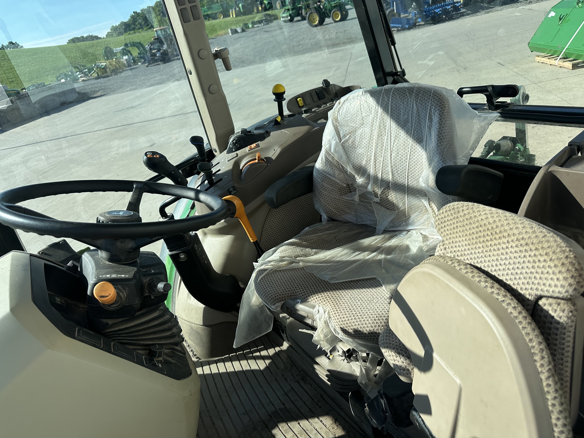 2022 John Deere 5100M Image 3