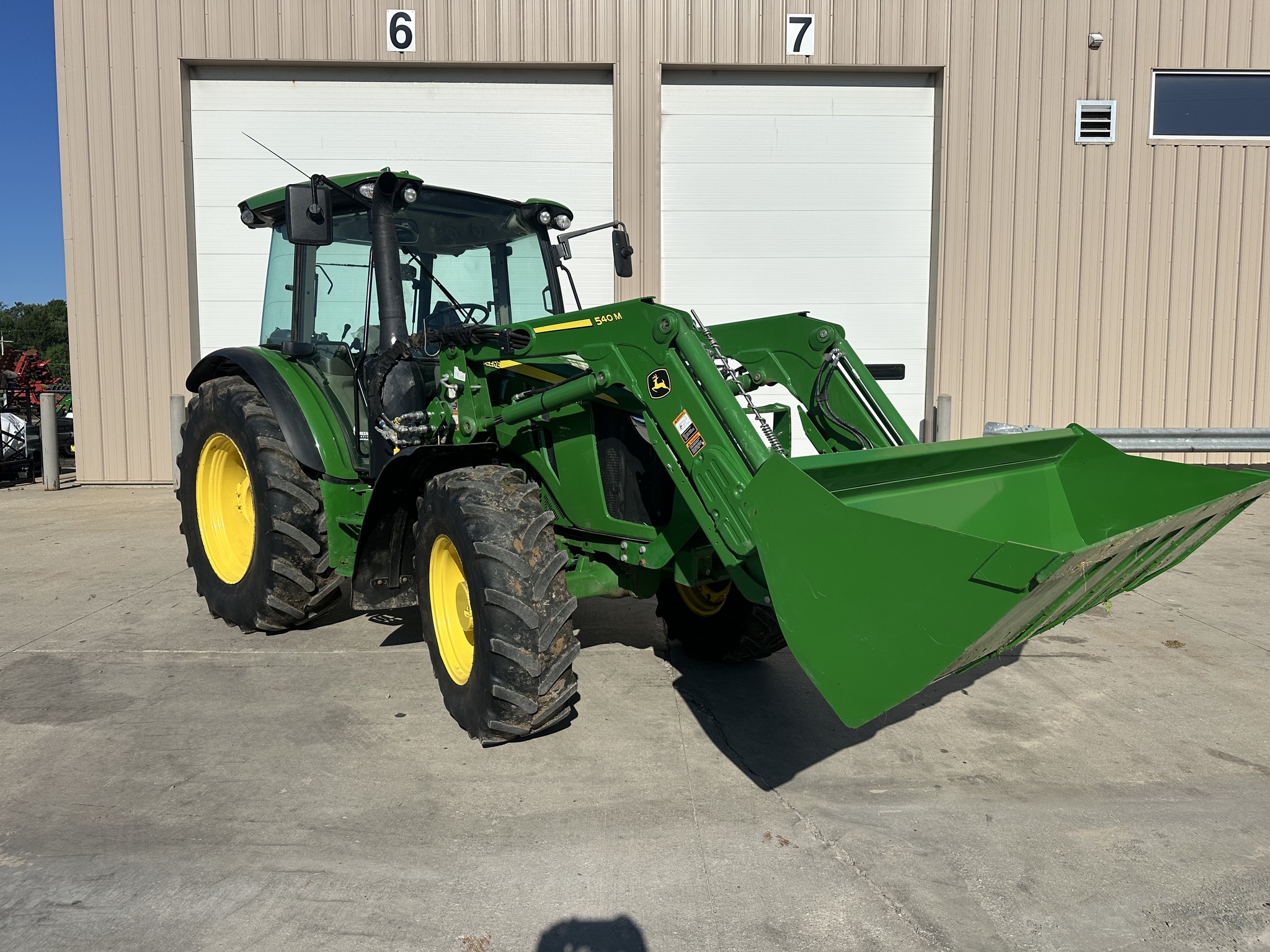 2022 John Deere 5100M Image 1