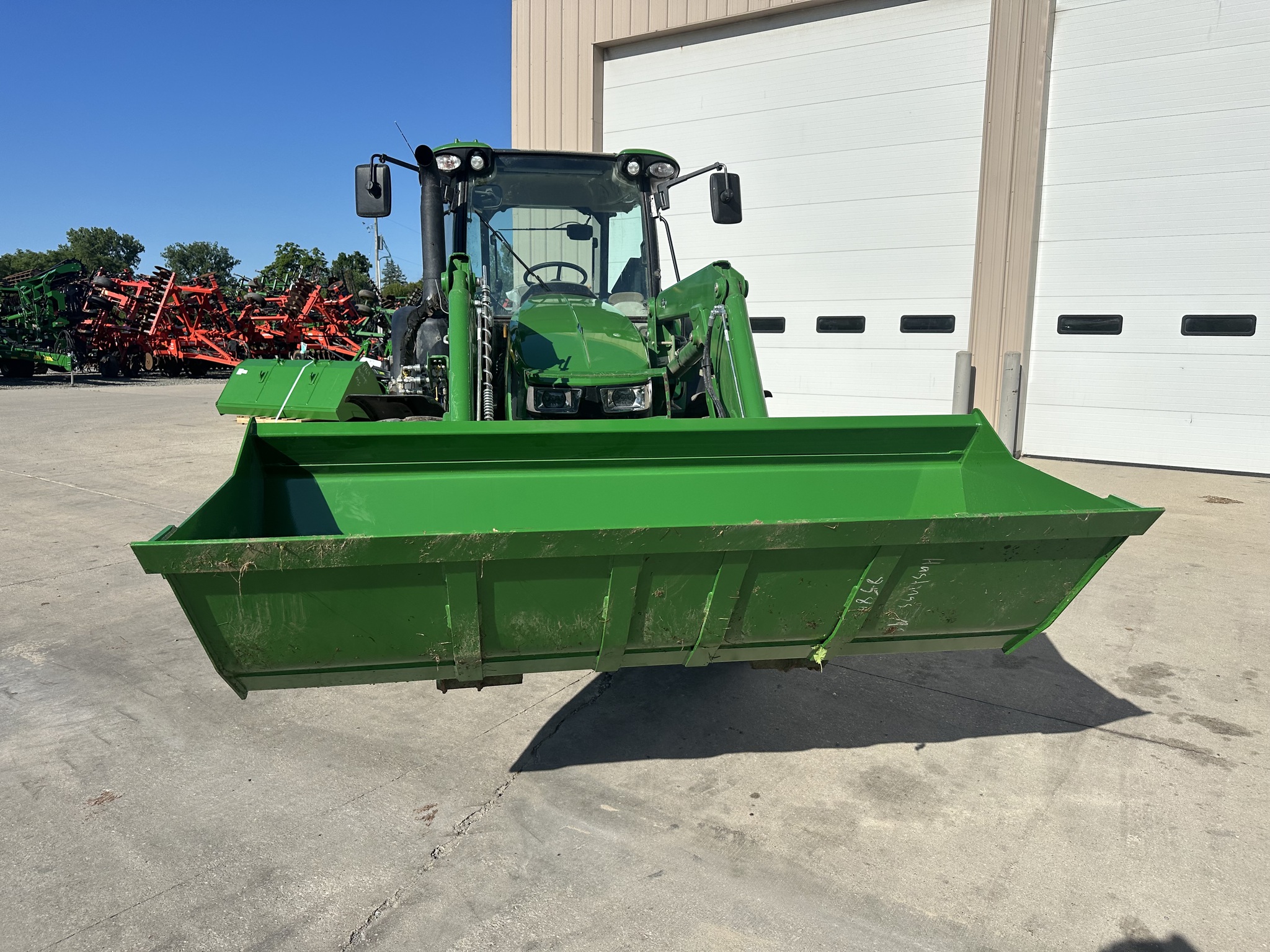 2022 John Deere 5100M Image 10