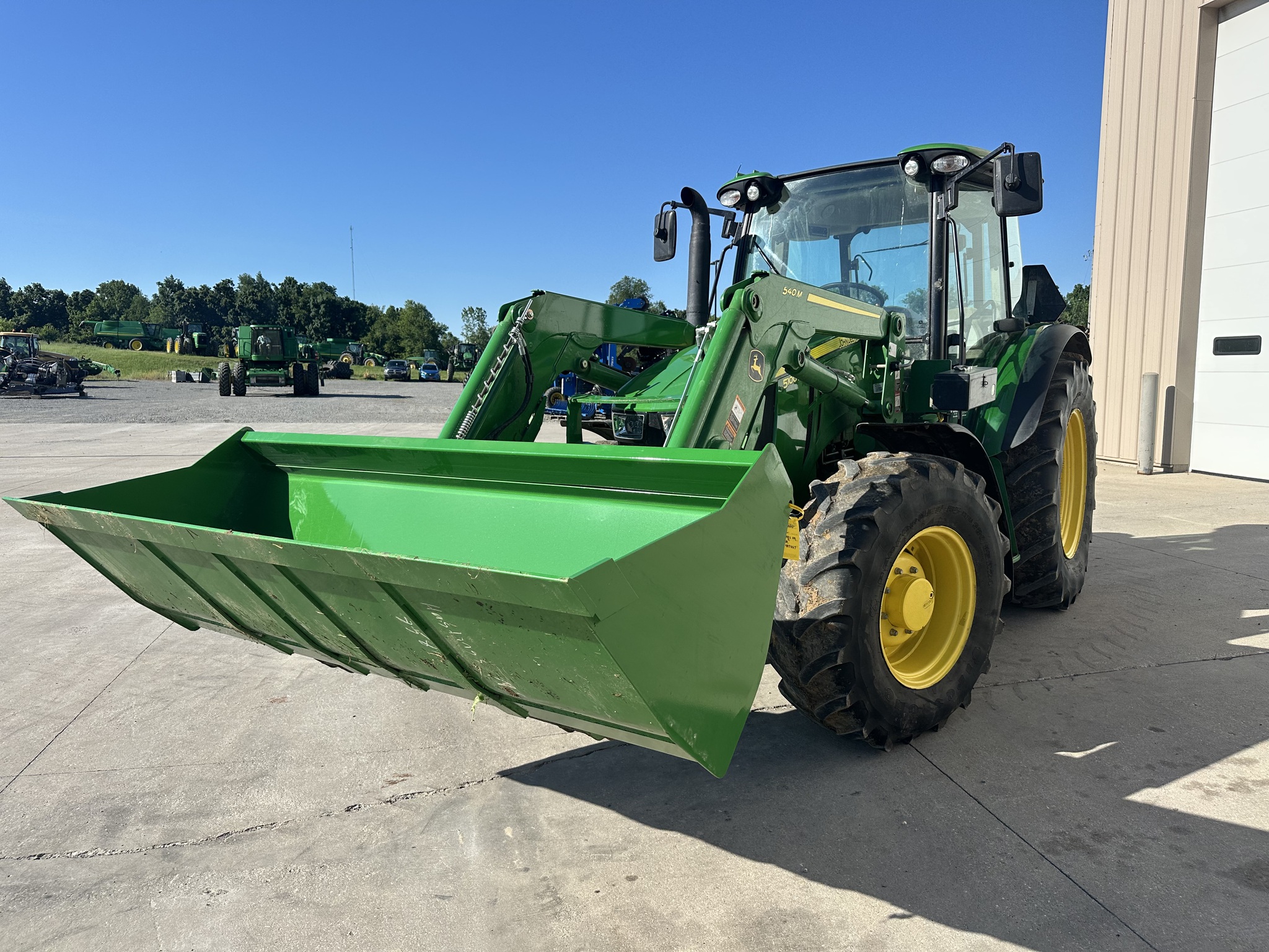 2022 John Deere 5100M Image 8