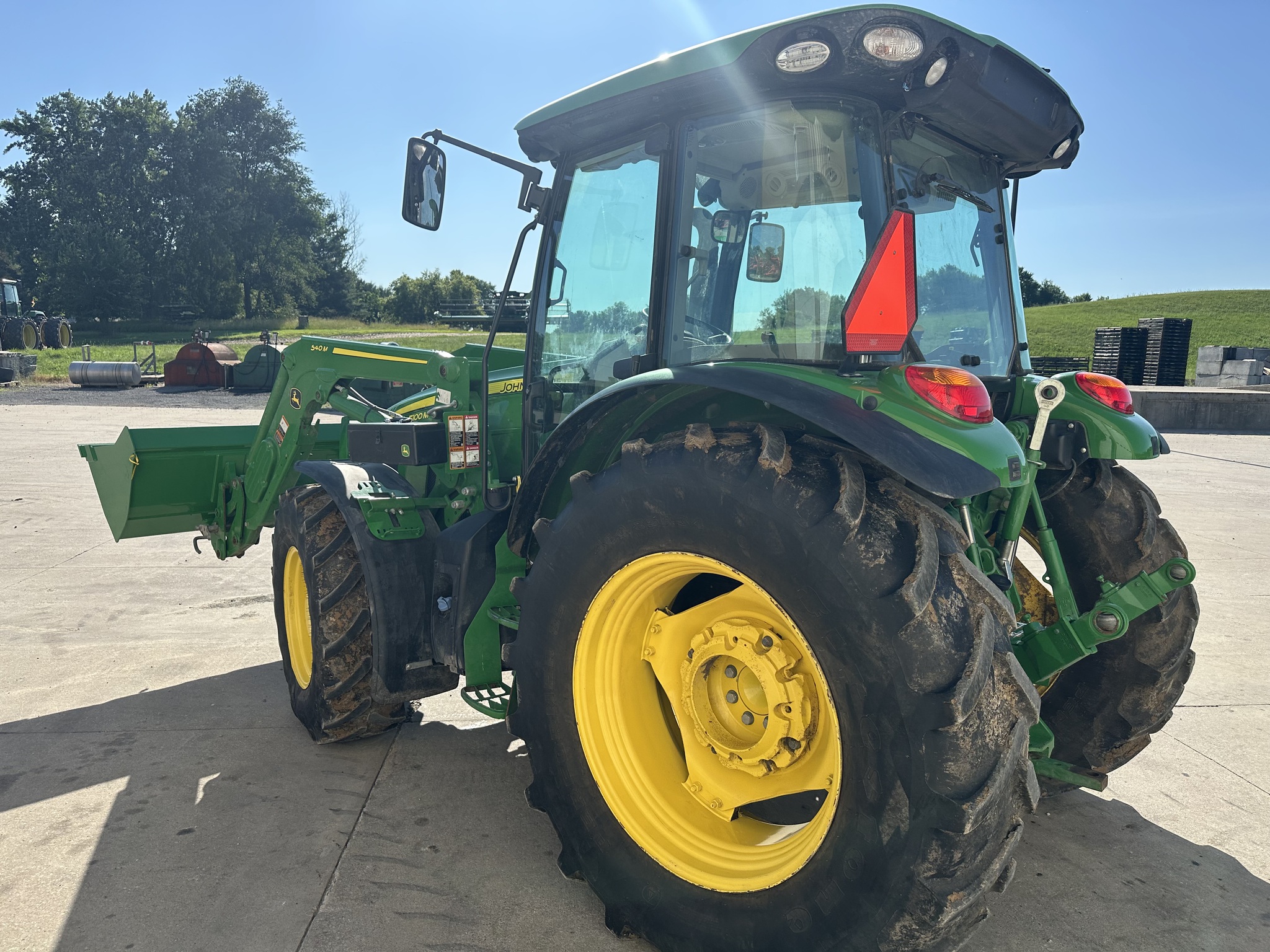 2022 John Deere 5100M Image 5