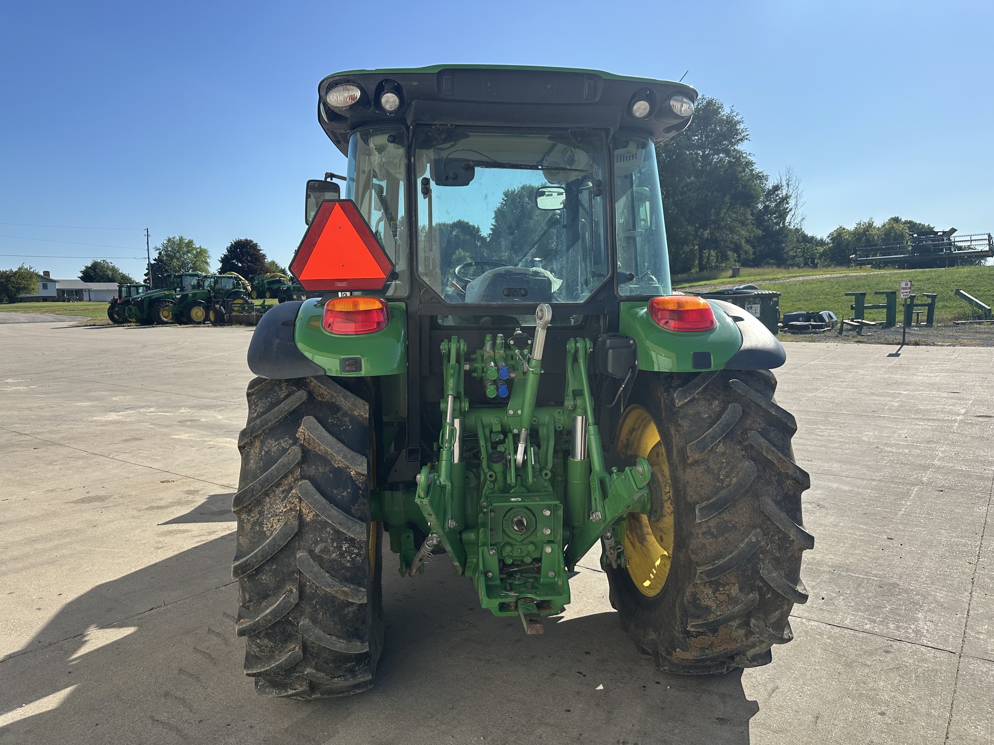 2022 John Deere 5100M Image 7