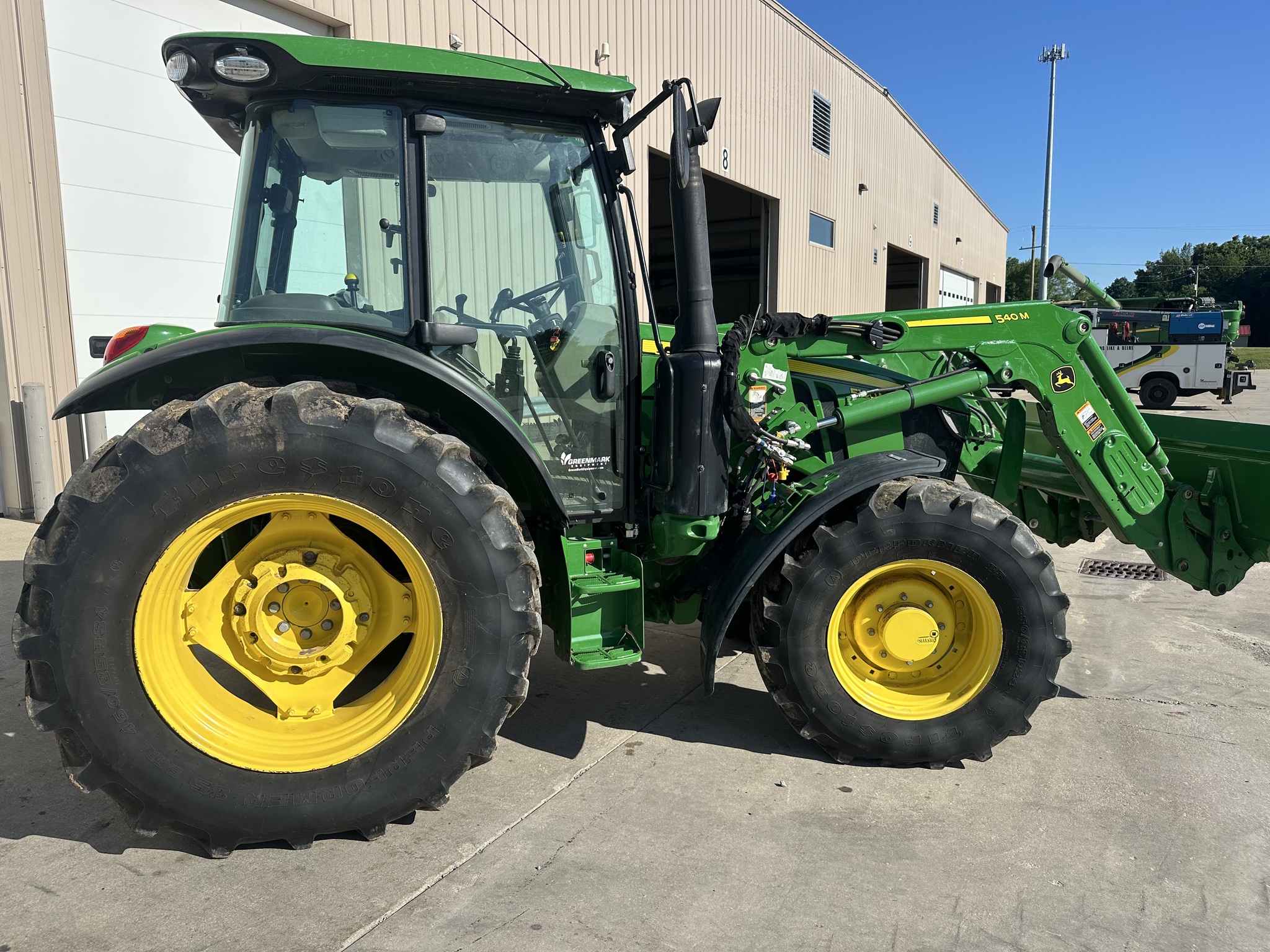 2022 John Deere 5100M Image 4