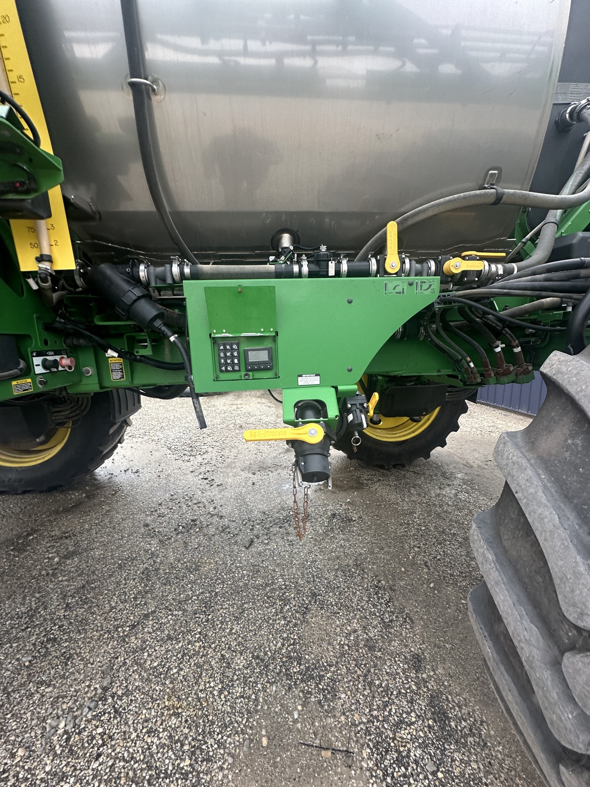 2022 John Deere 616R Image 6