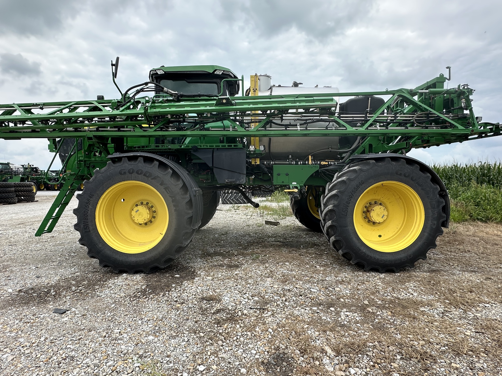 2022 John Deere 616R Image 2