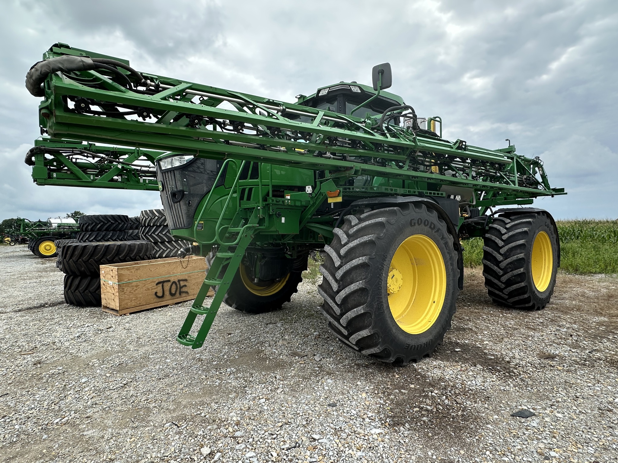 2022 John Deere 616R Image 1