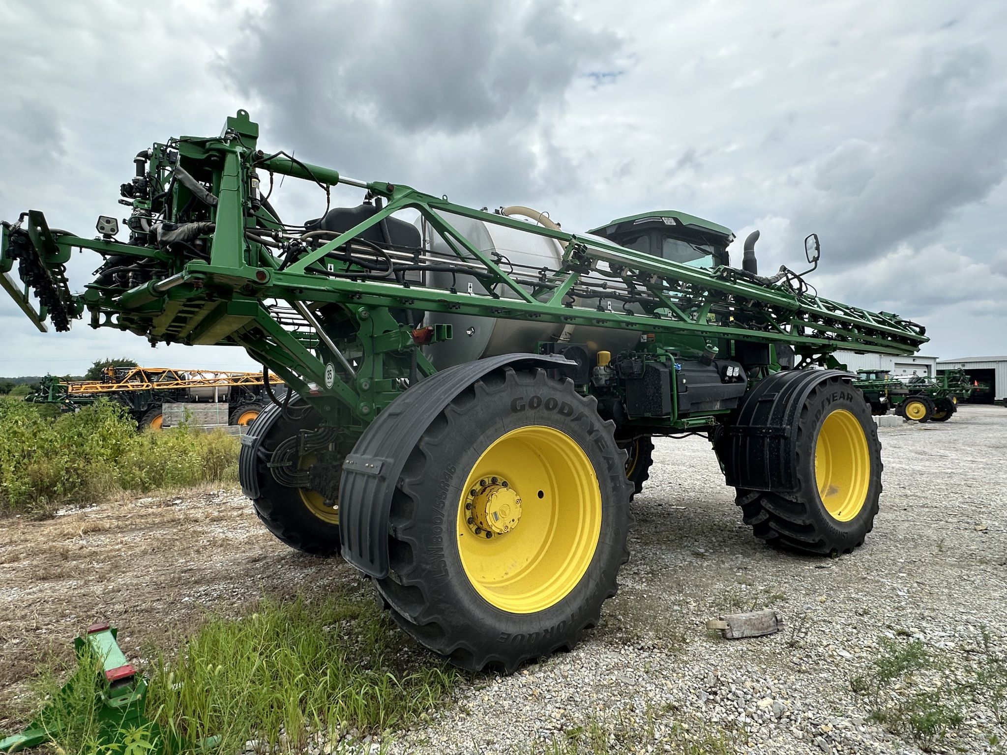 2022 John Deere 616R Image 5