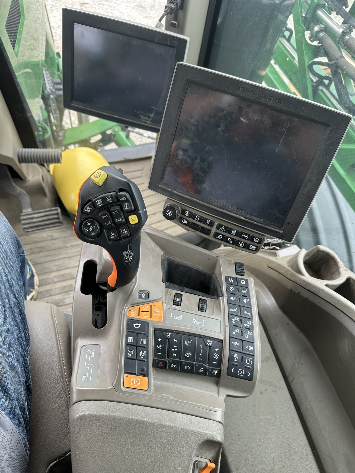 2022 John Deere 616R Image 16