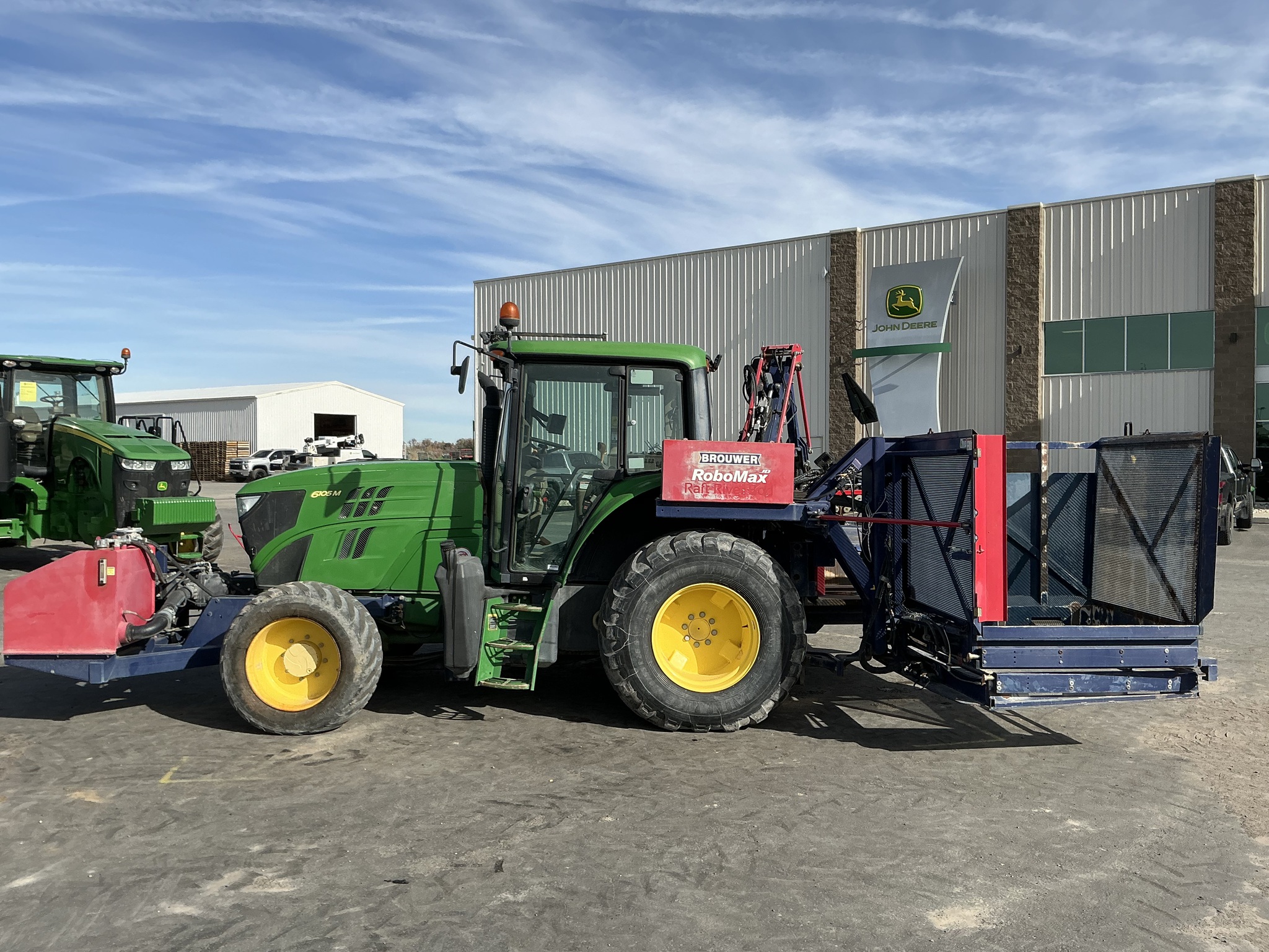 2015 John Deere 6105M Image 2