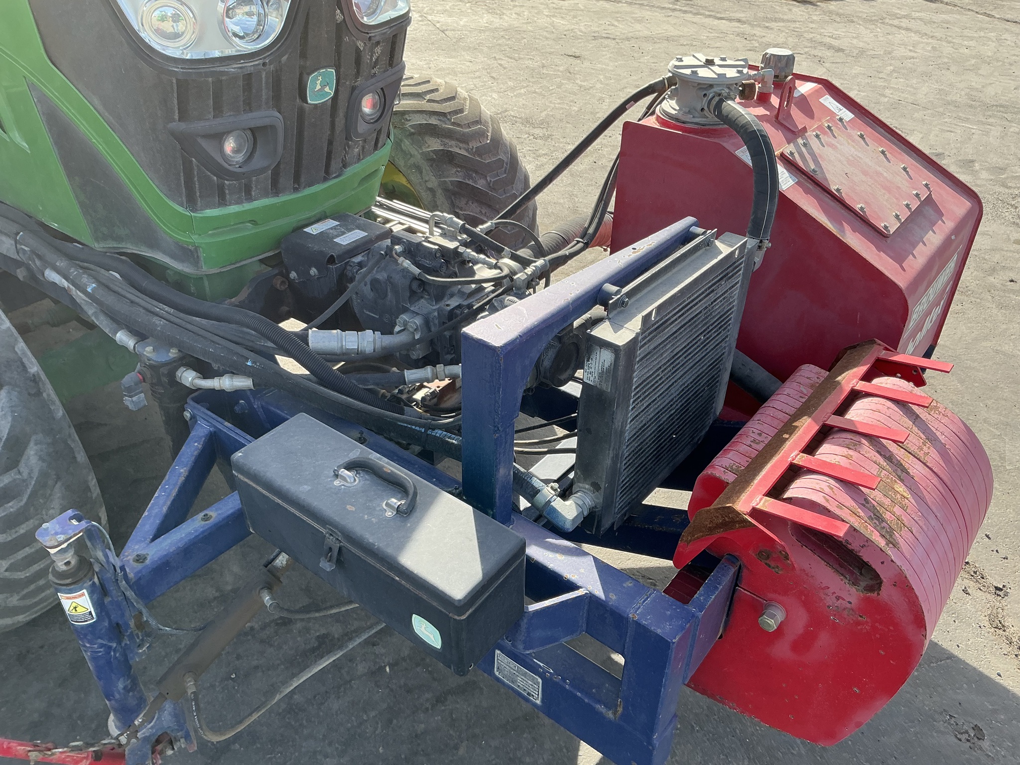 2015 John Deere 6105M Image 12