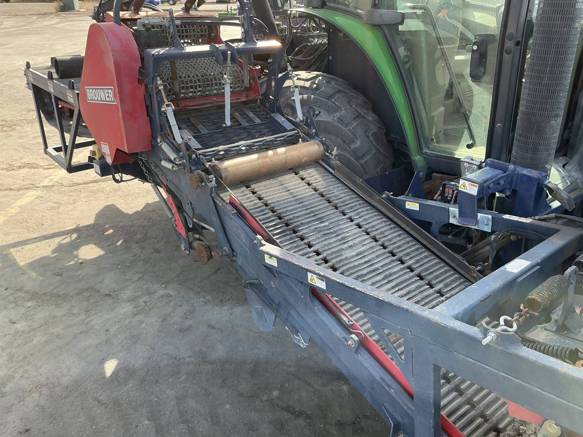 2015 John Deere 6105M Image 9