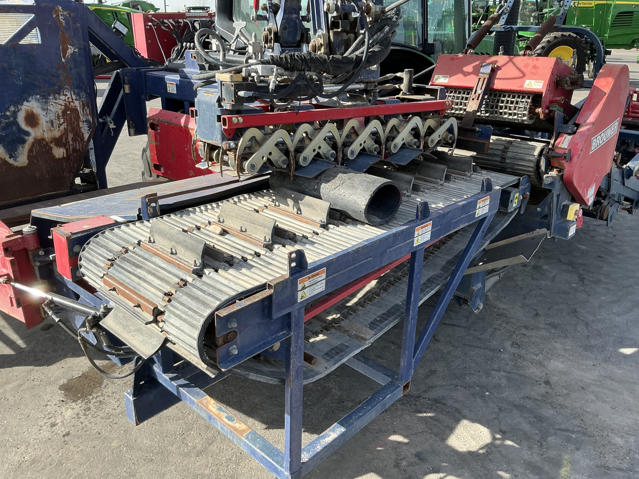 2015 John Deere 6105M Image 16