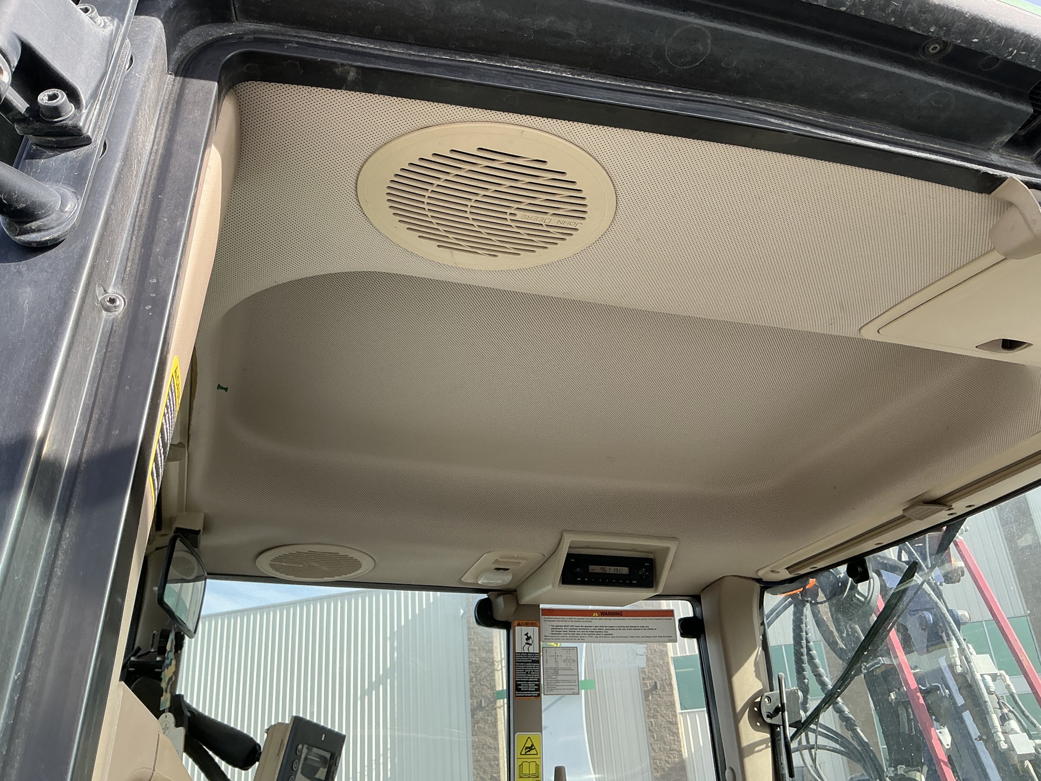 2015 John Deere 6105M Image 20