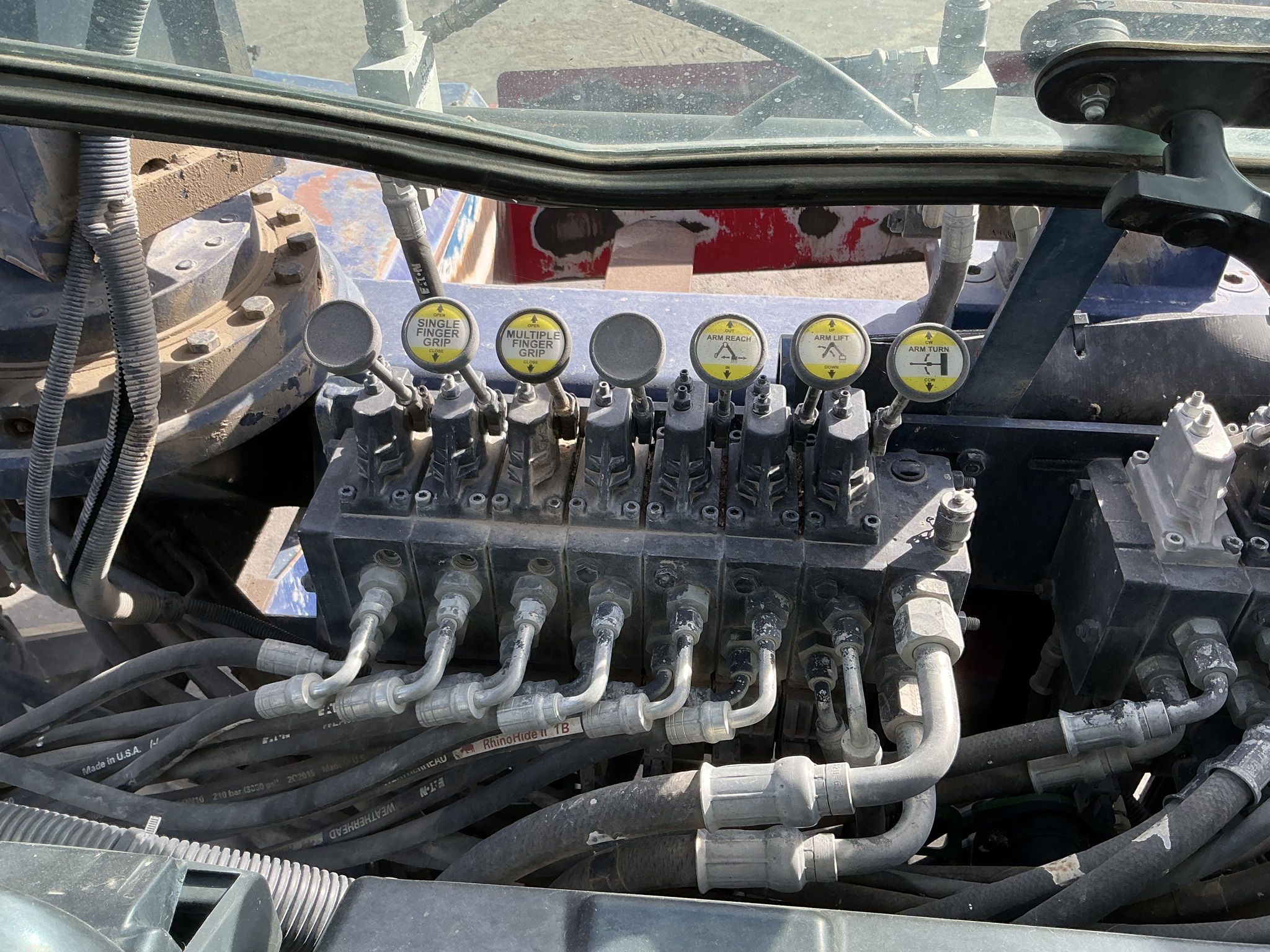 2015 John Deere 6105M Image 25