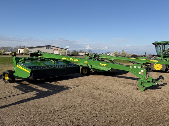  John Deere 956