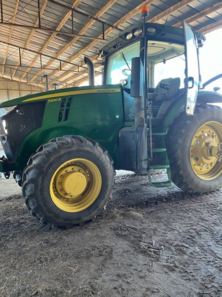 2011 John Deere 7200R