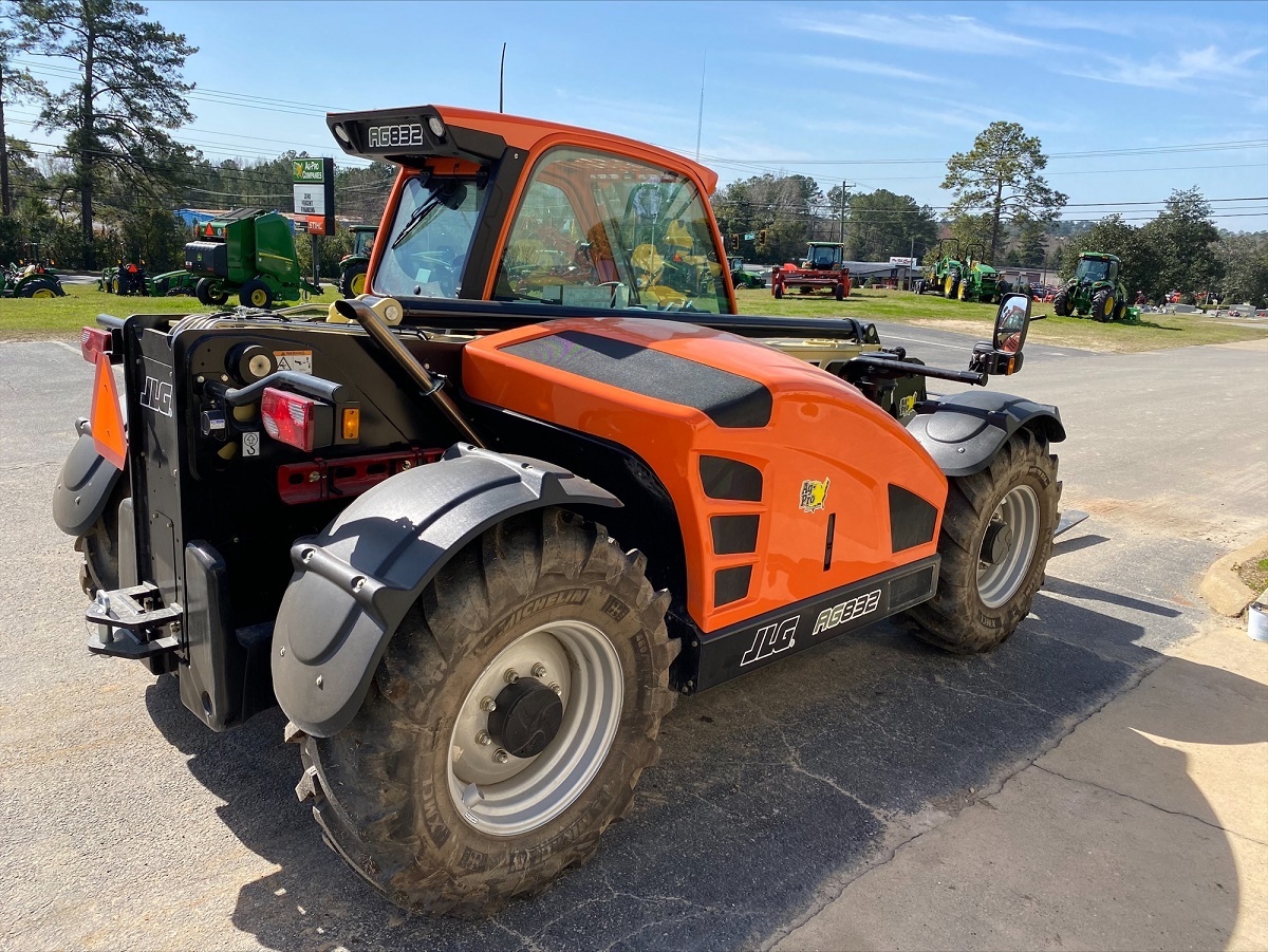 2025 JLG 832 Image 4
