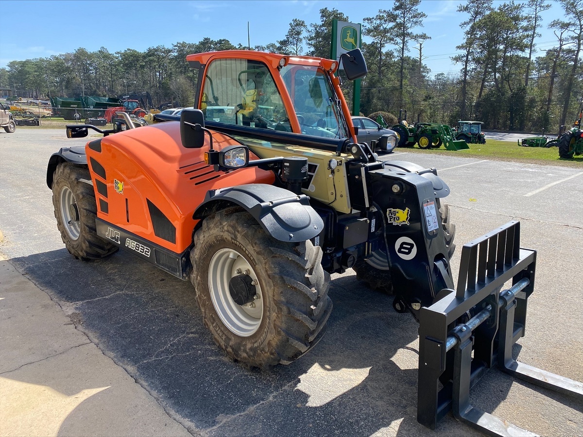 2025 JLG 832 Image 2