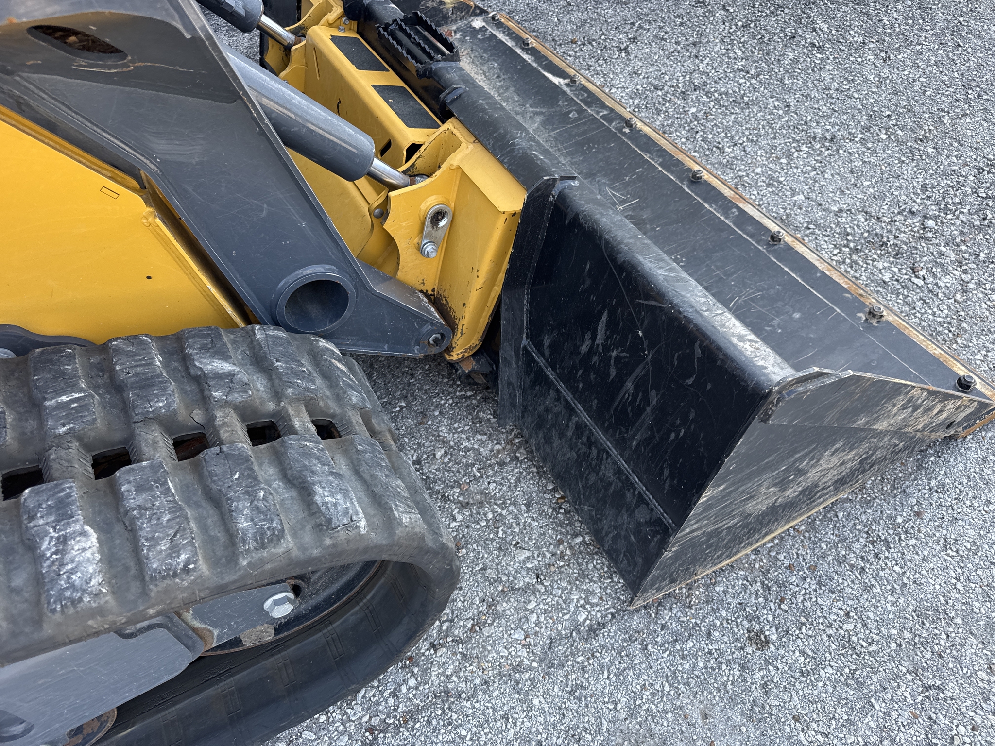 2023 John Deere 325G Image 21